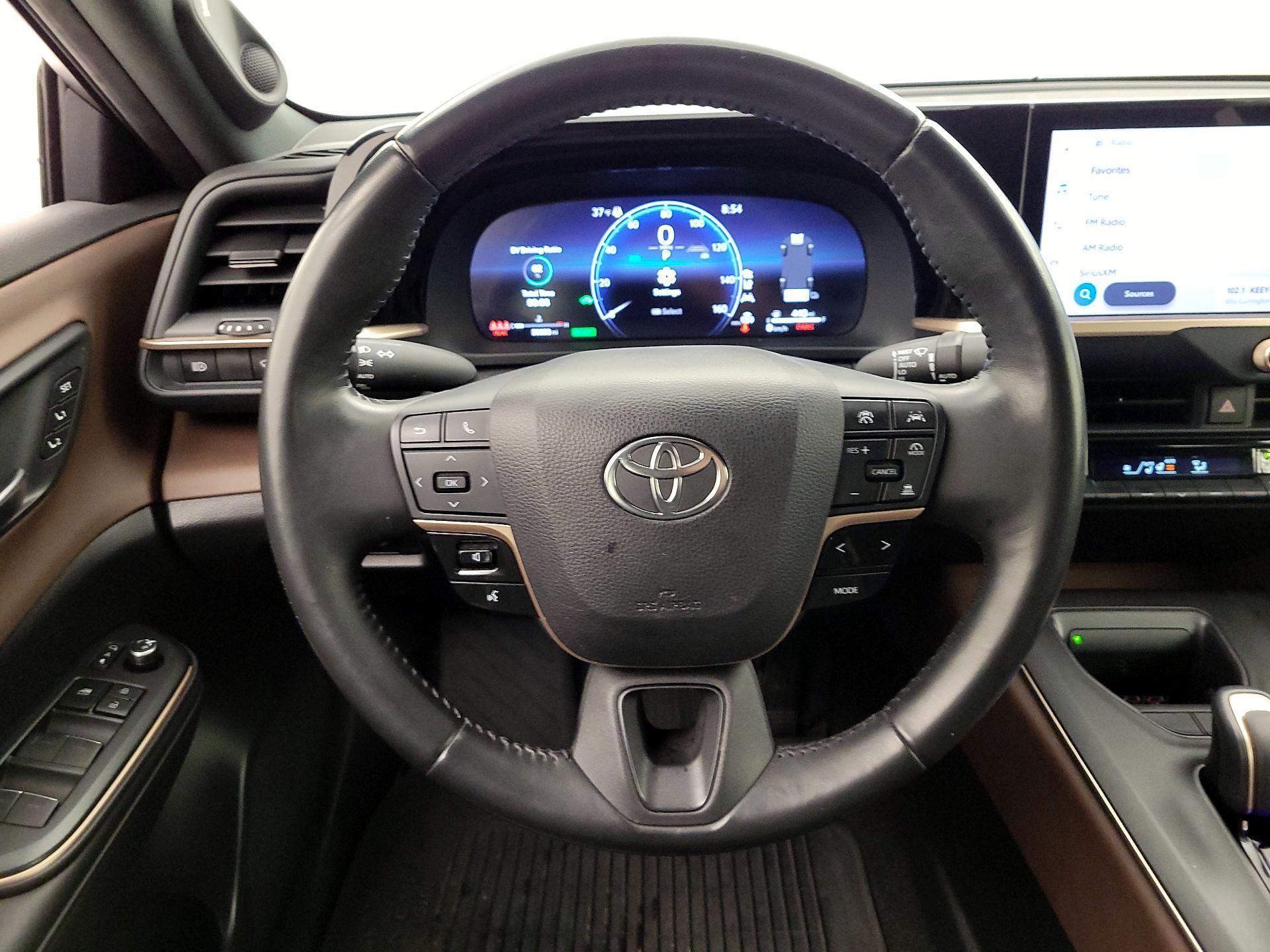 Thumbnail: 2023 Toyota Crown - 10