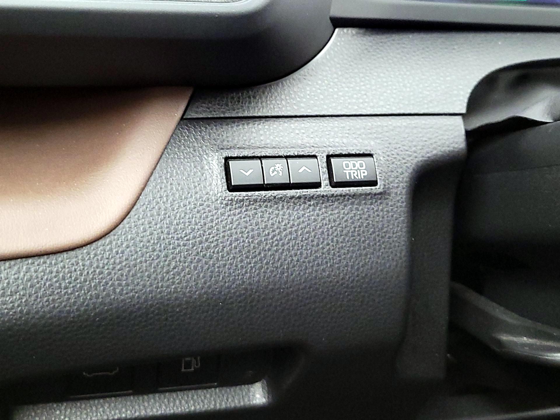 Thumbnail: 2023 Toyota Crown - 13