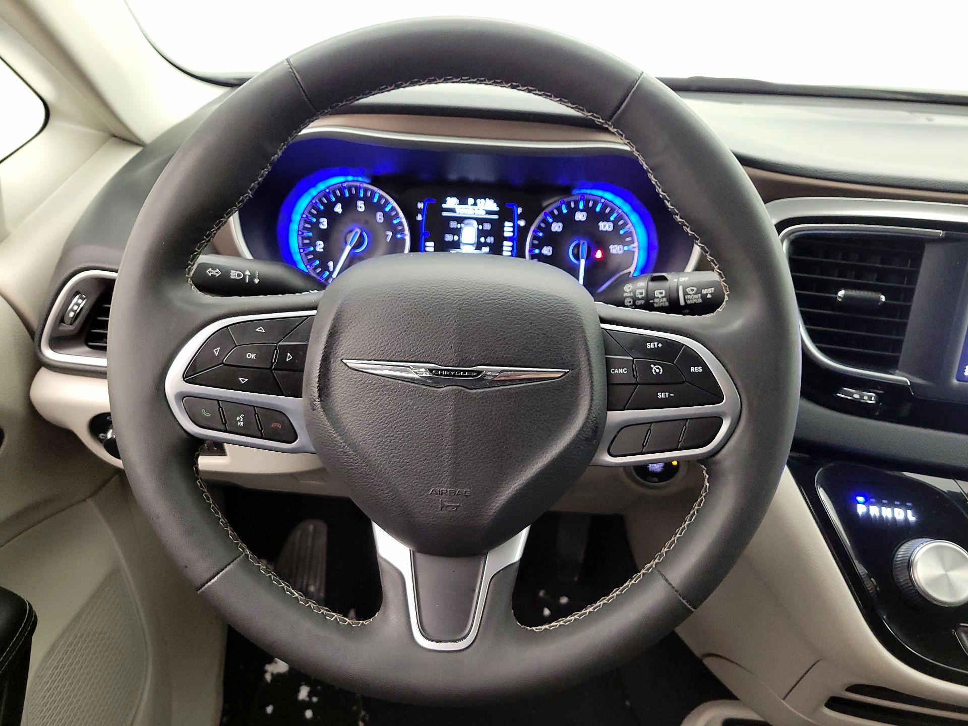 Thumbnail: 2023 Chrysler Voyager - 10