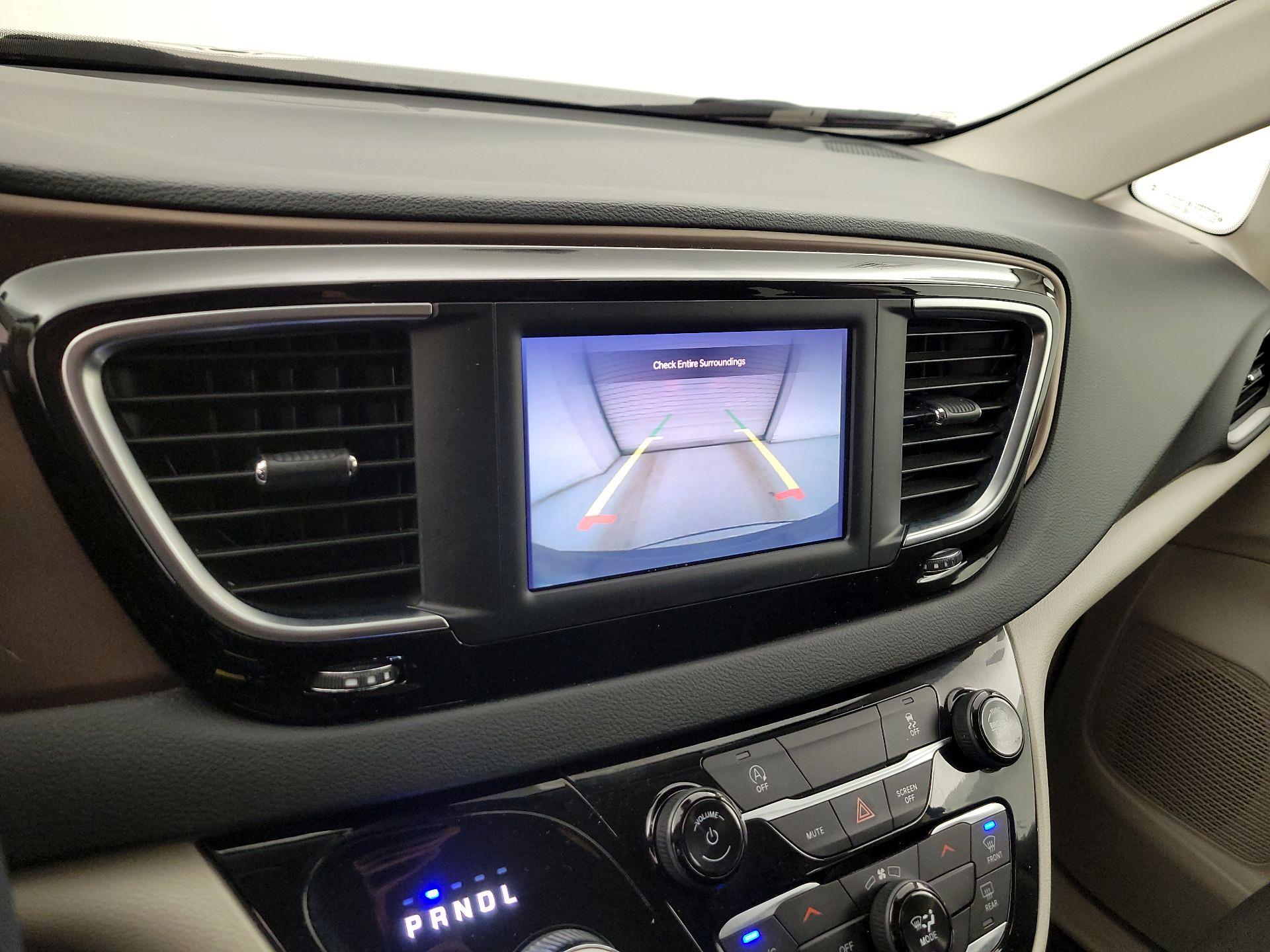 Thumbnail: 2023 Chrysler Voyager - 14