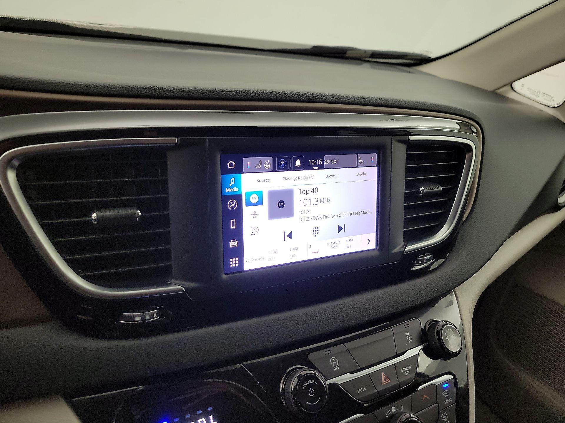 Thumbnail: 2023 Chrysler Voyager - 15