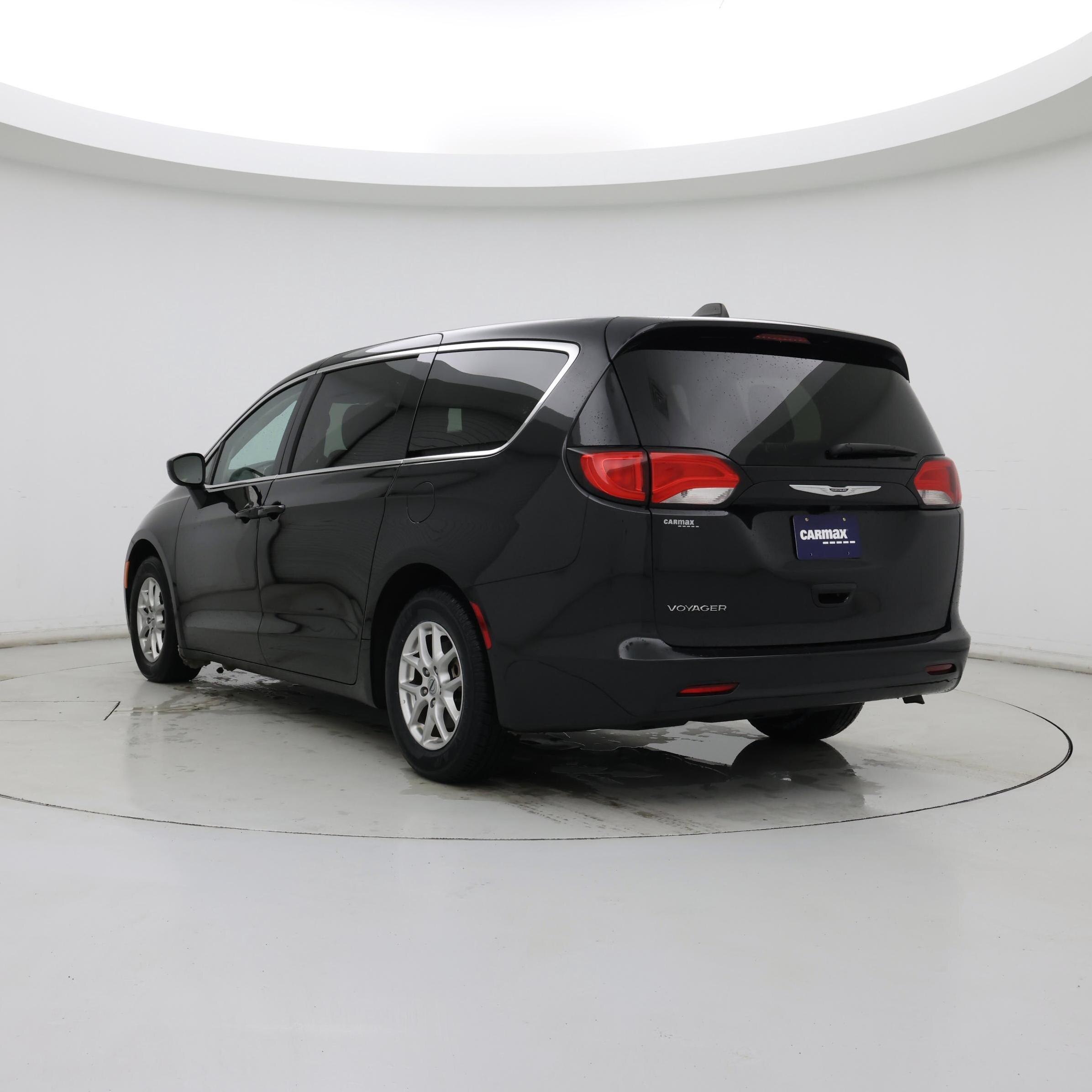 Thumbnail: 2023 Chrysler Voyager - 2