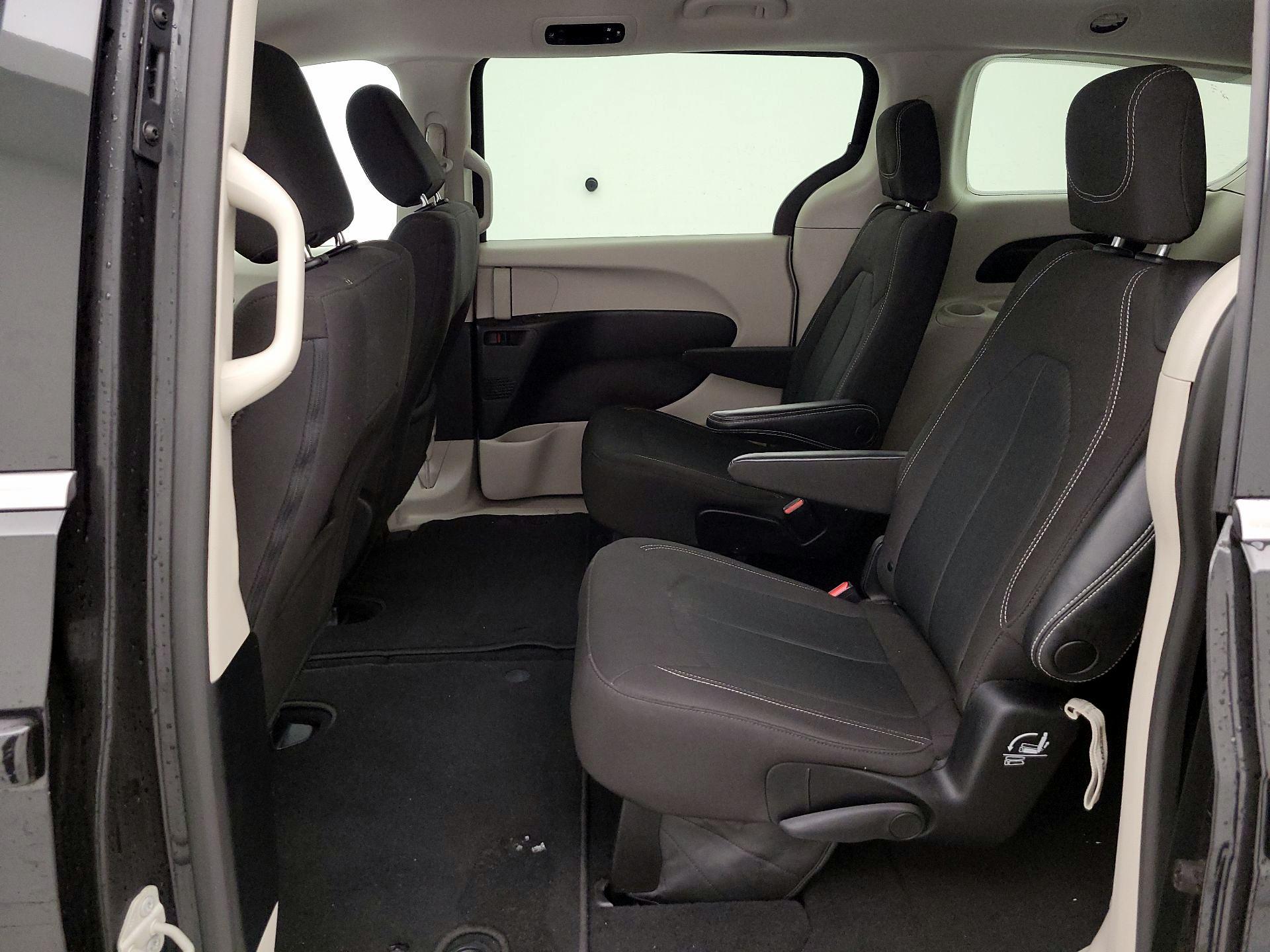 Thumbnail: 2023 Chrysler Voyager - 19