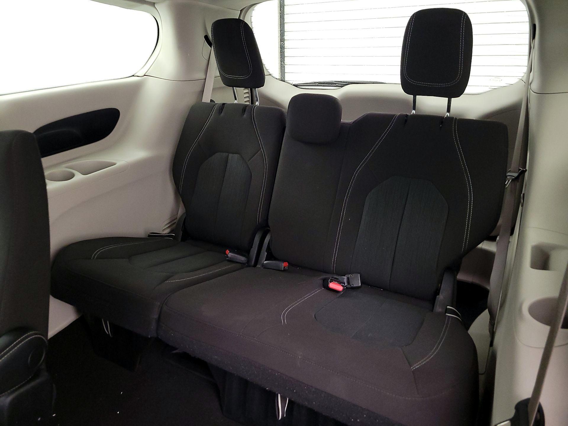 Thumbnail: 2023 Chrysler Voyager - 20