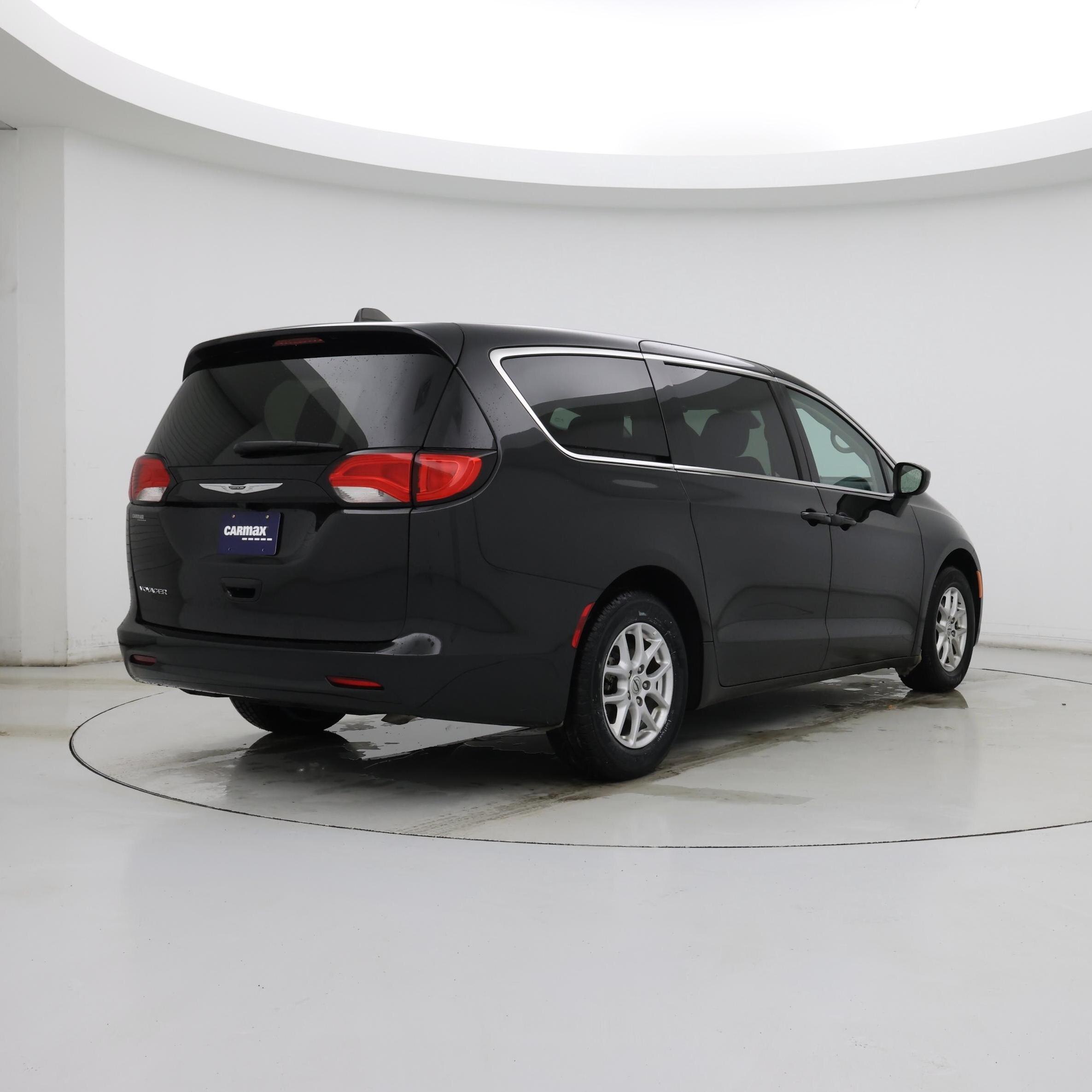 Thumbnail: 2023 Chrysler Voyager - 8