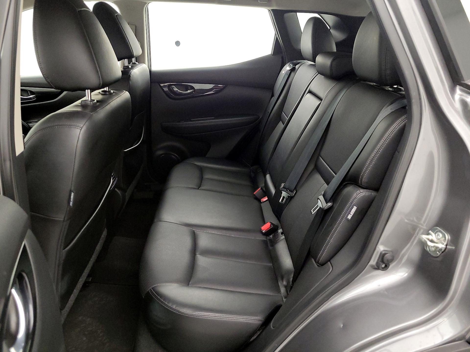 Thumbnail: 2021 Nissan Rogue Sport - 20