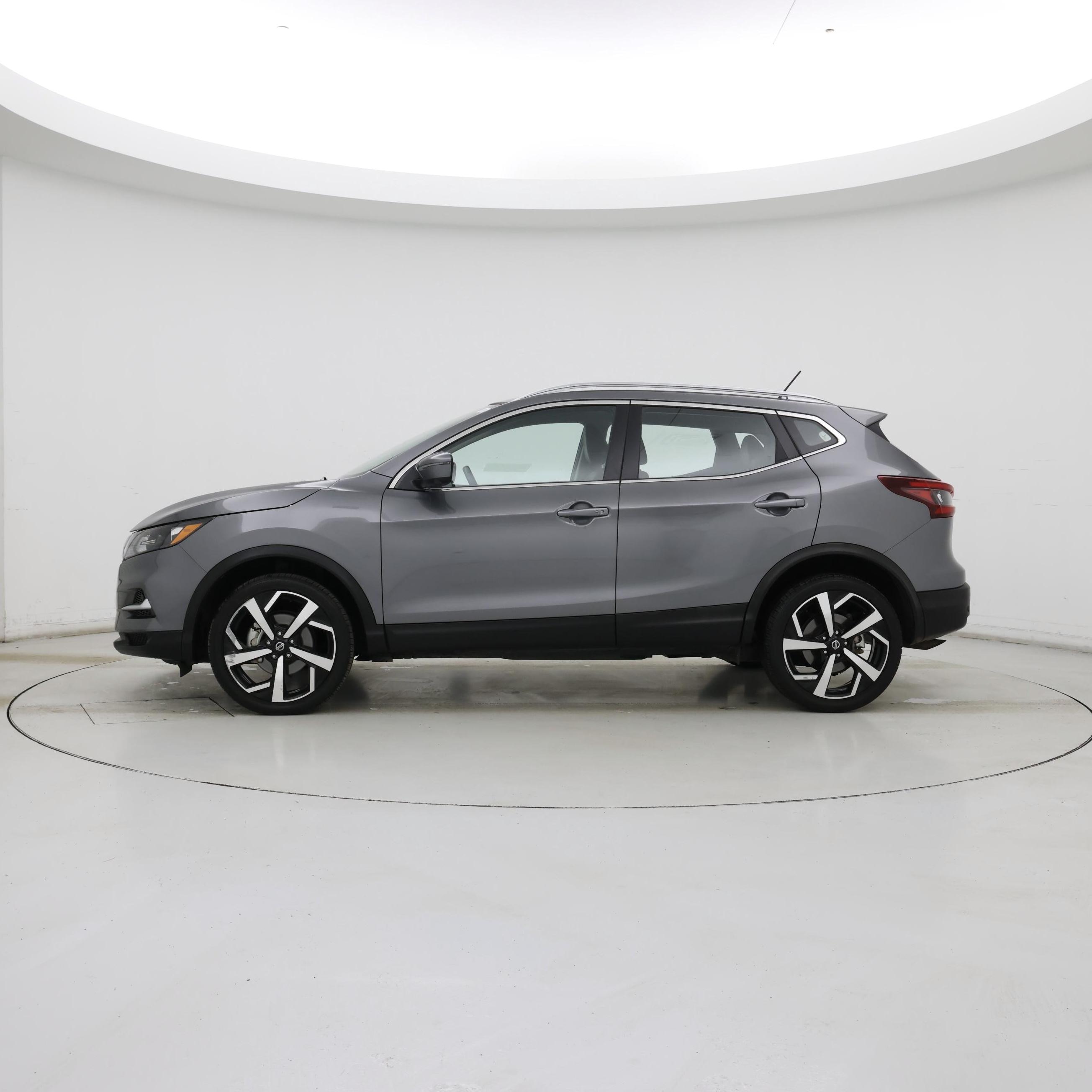 Thumbnail: 2021 Nissan Rogue Sport - 3