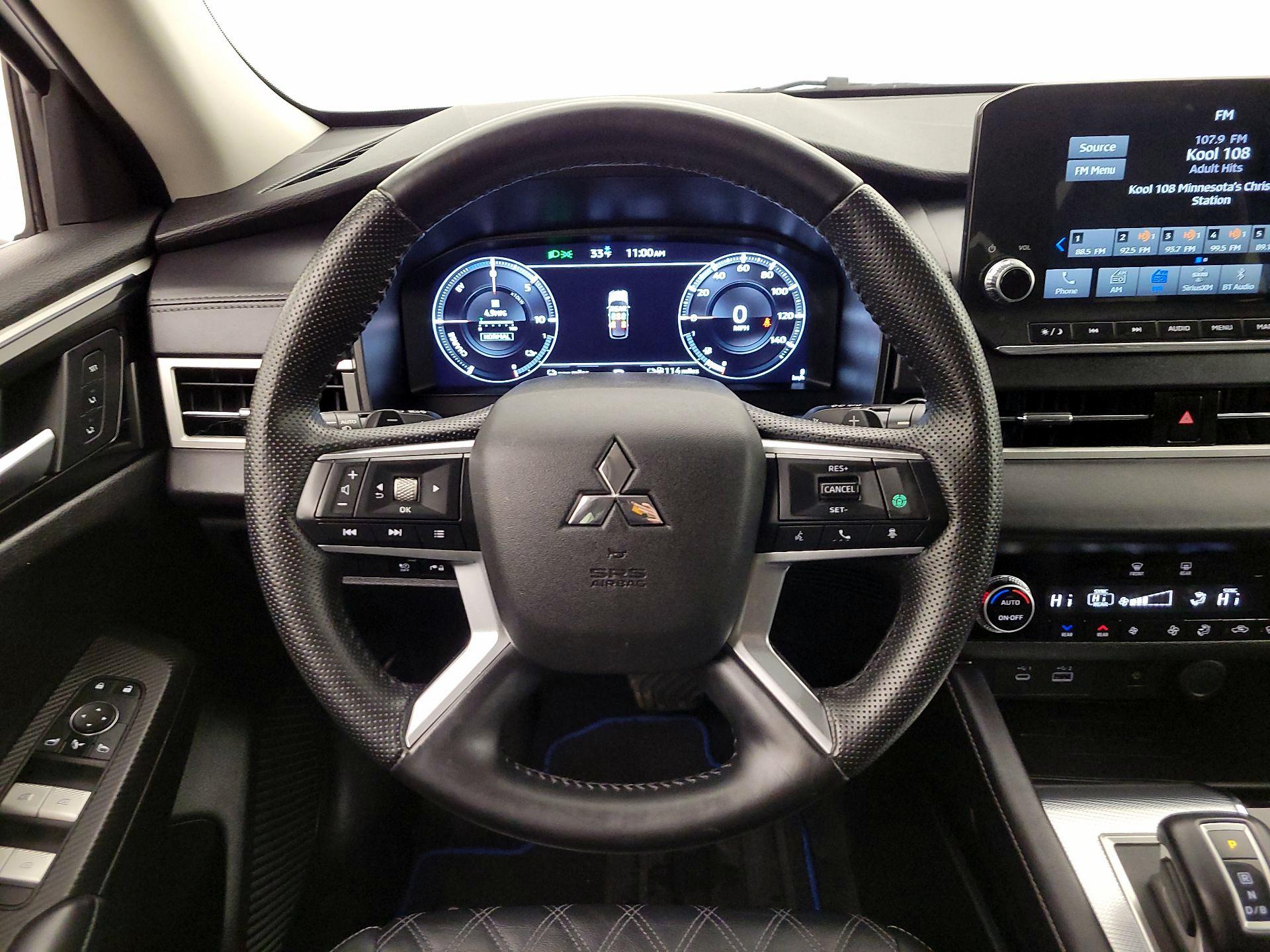 Thumbnail: 2023 Mitsubishi Outlander - 10