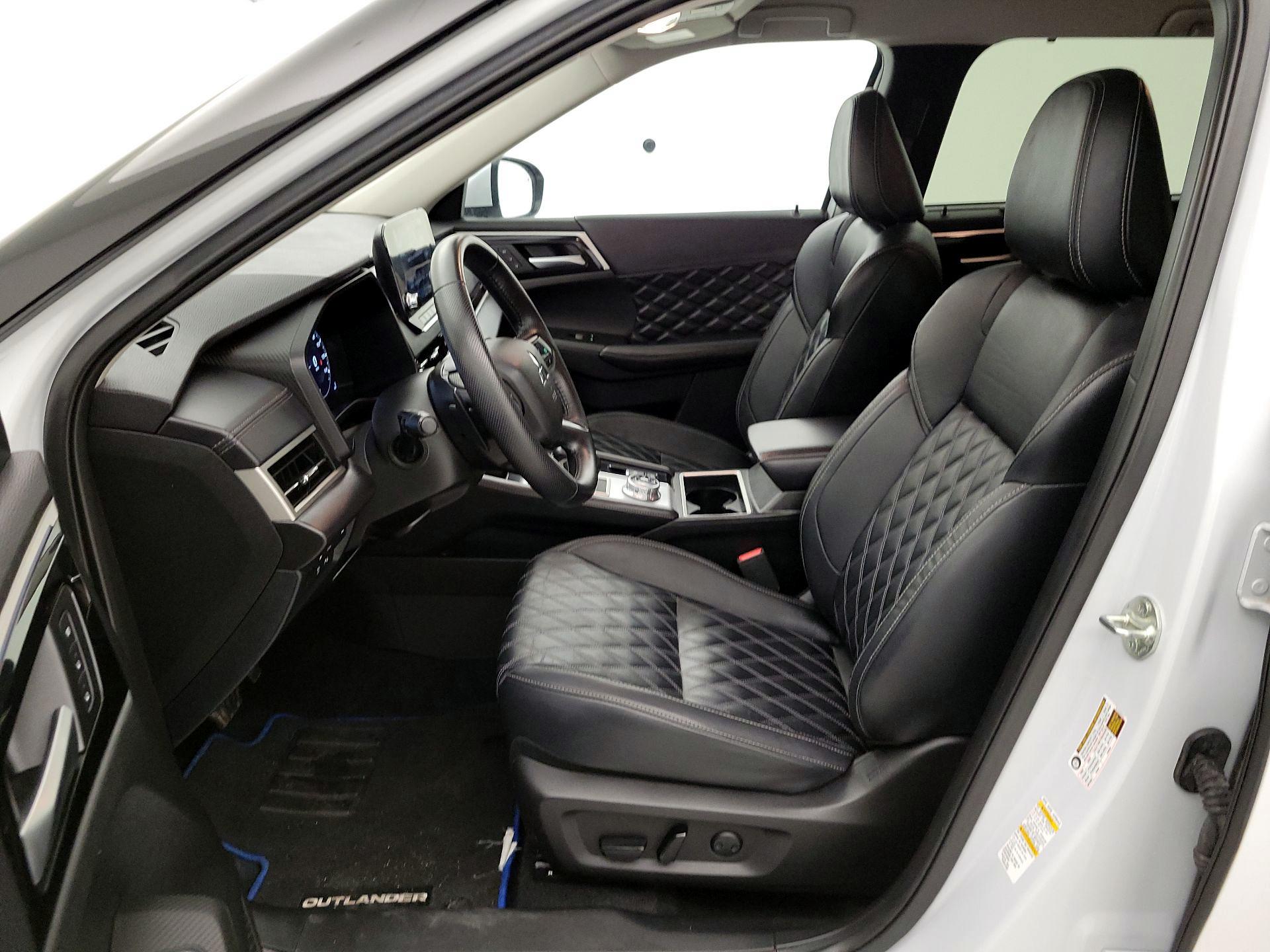 Thumbnail: 2023 Mitsubishi Outlander - 11