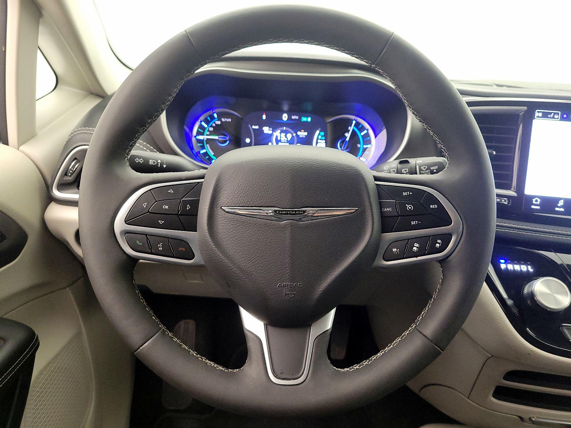 Thumbnail: 2024 Chrysler Pacifica - 10