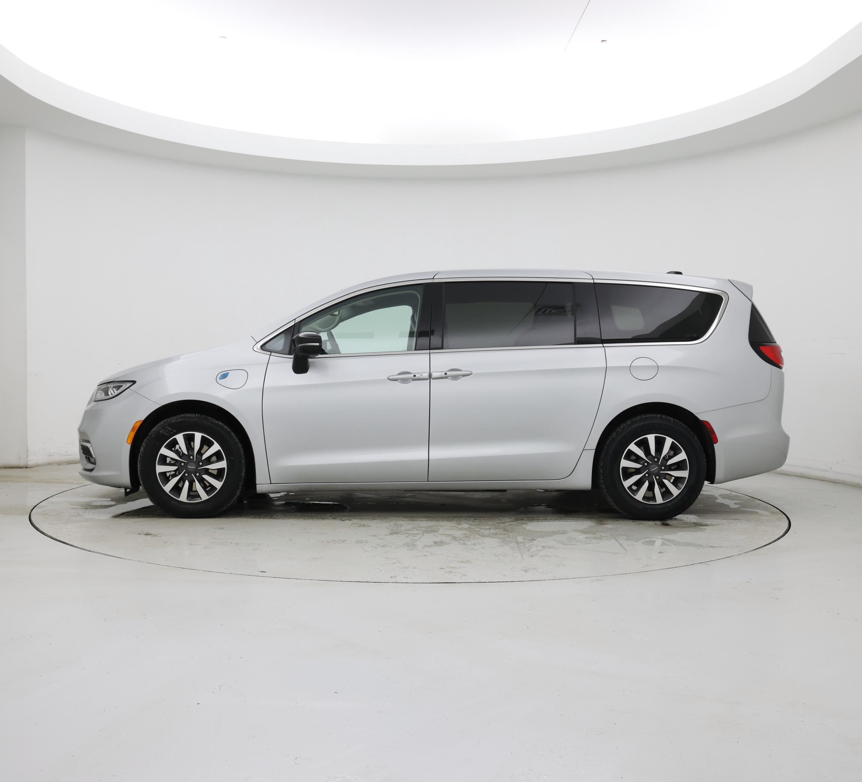 Thumbnail: 2024 Chrysler Pacifica - 3