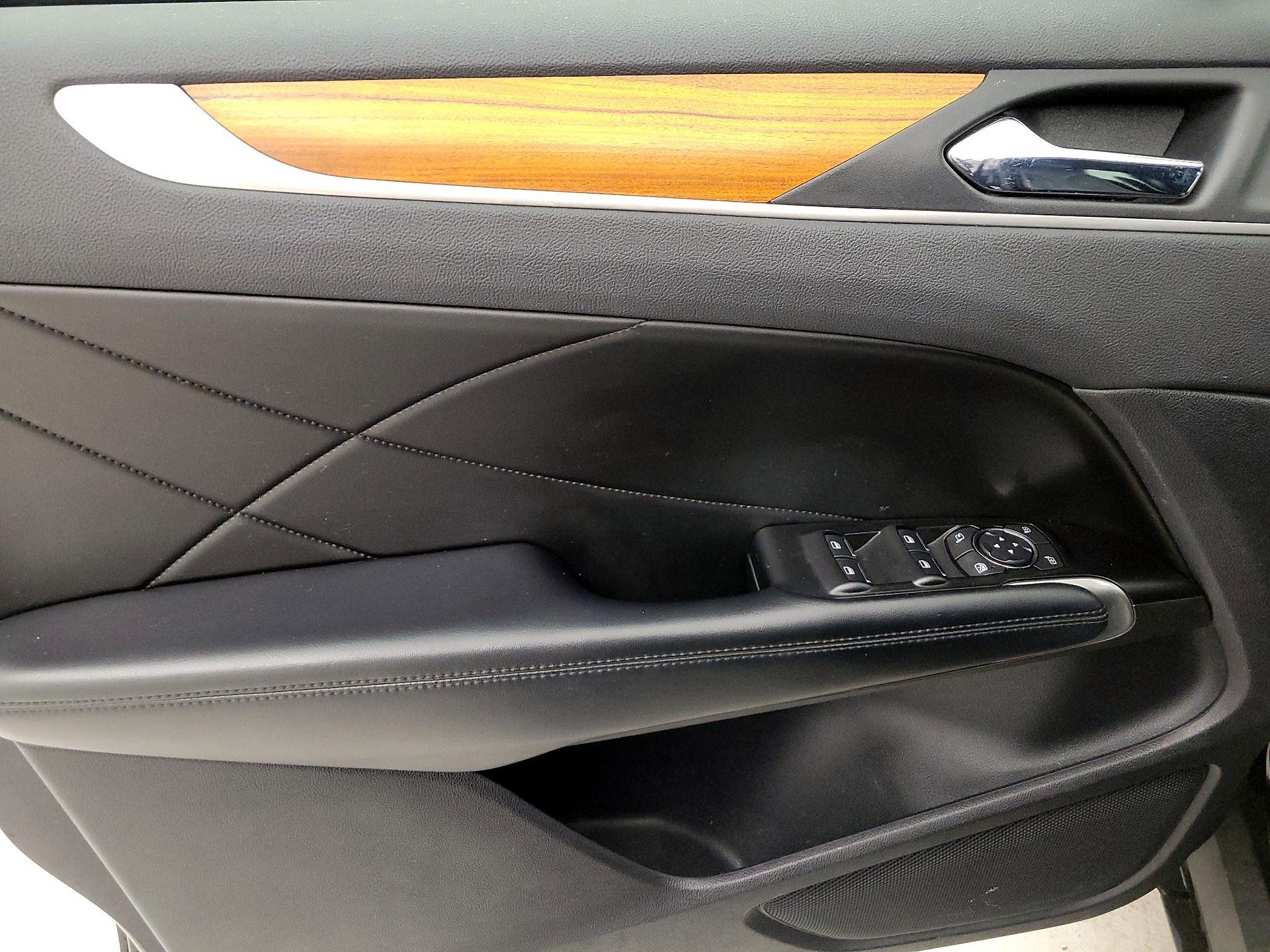 Thumbnail: 2019 Lincoln MKC - 12