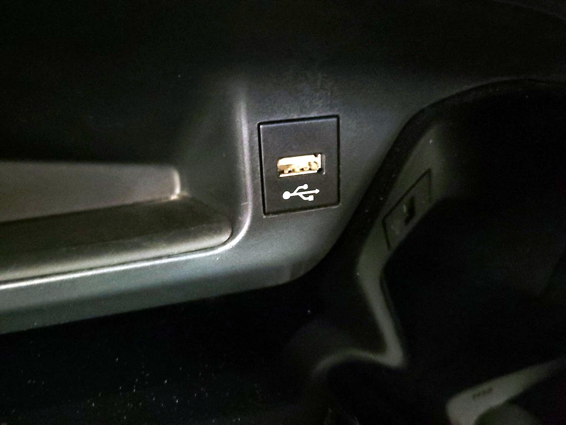 Thumbnail: 2021 Toyota C-HR - 18