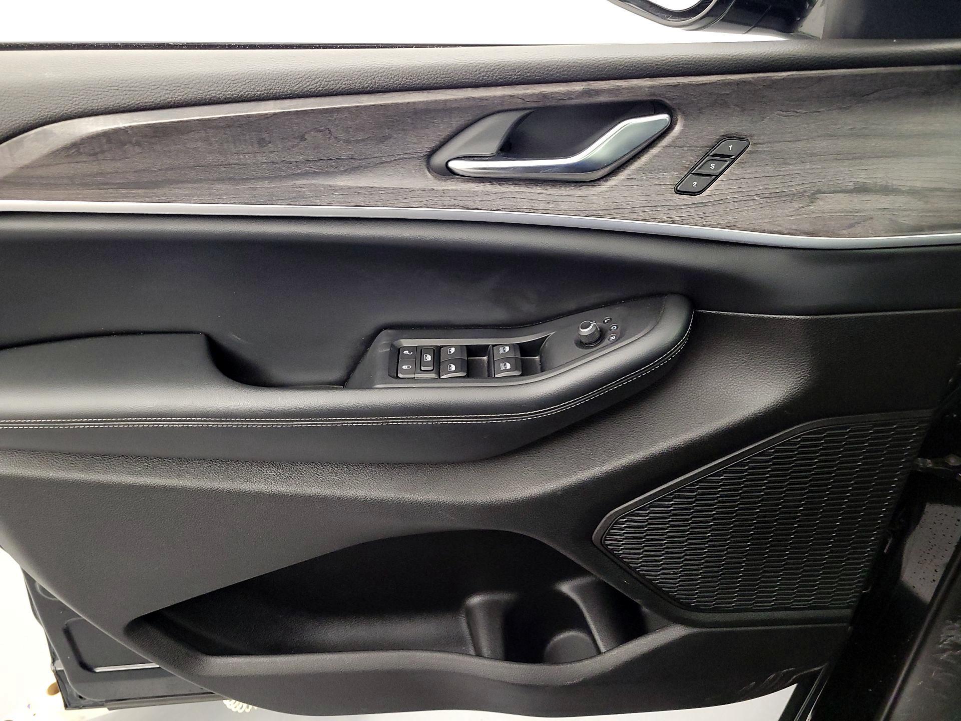 Thumbnail: 2024 Jeep Grand Cherokee - 12