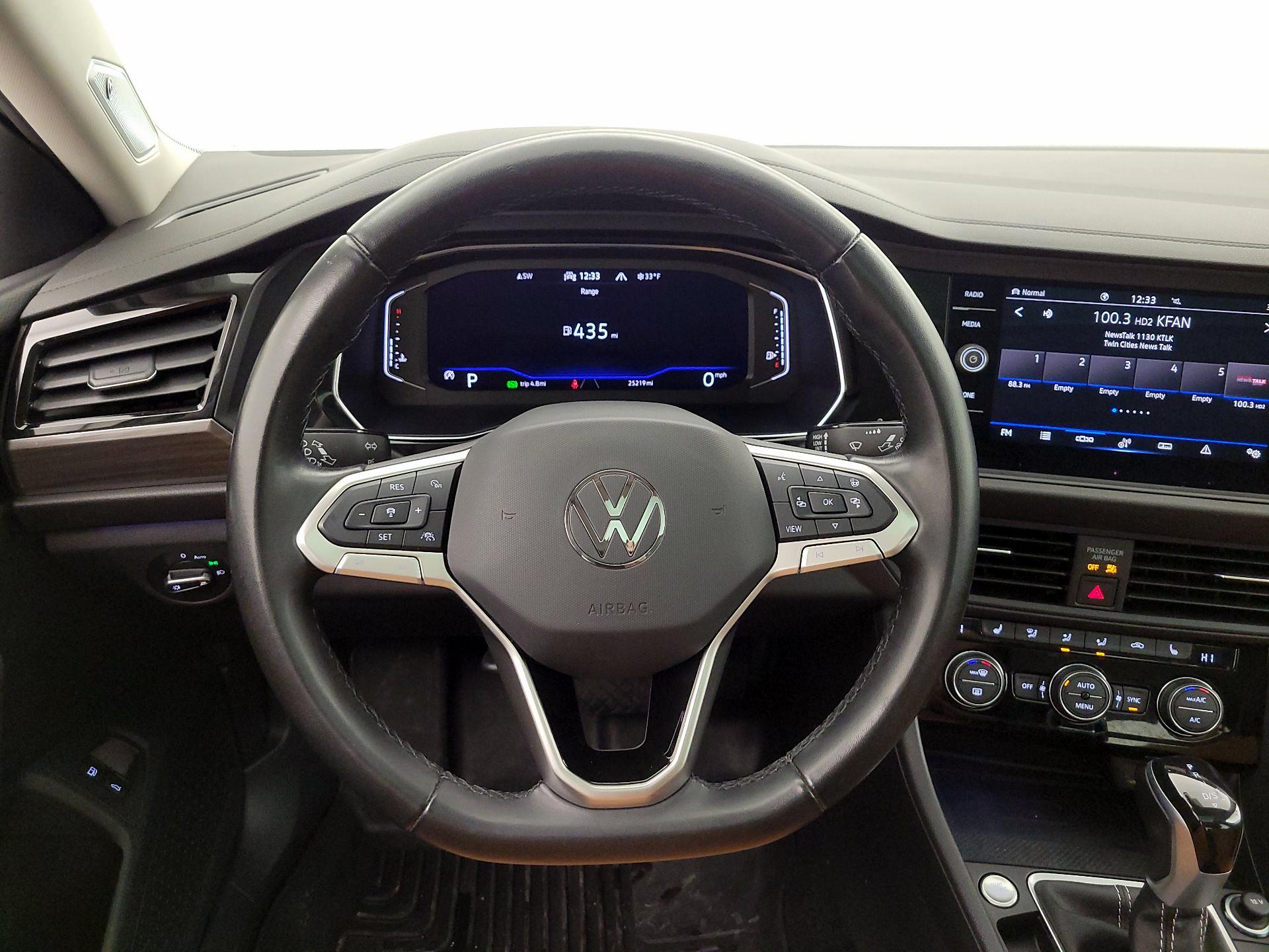 Thumbnail: 2023 Volkswagen Jetta - 10