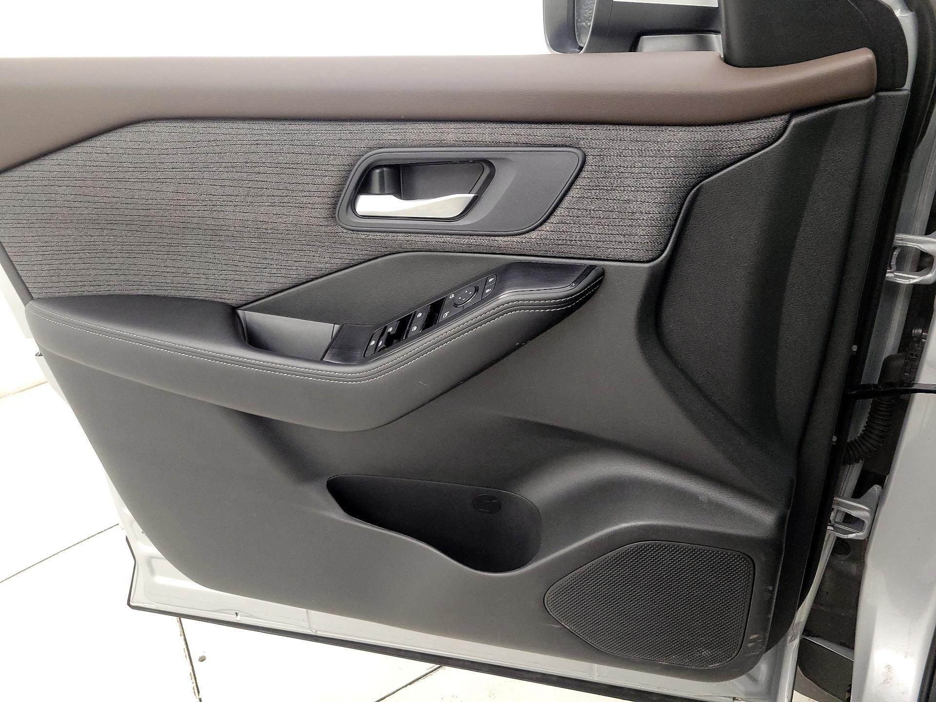 Thumbnail: 2023 Nissan Rogue - 12