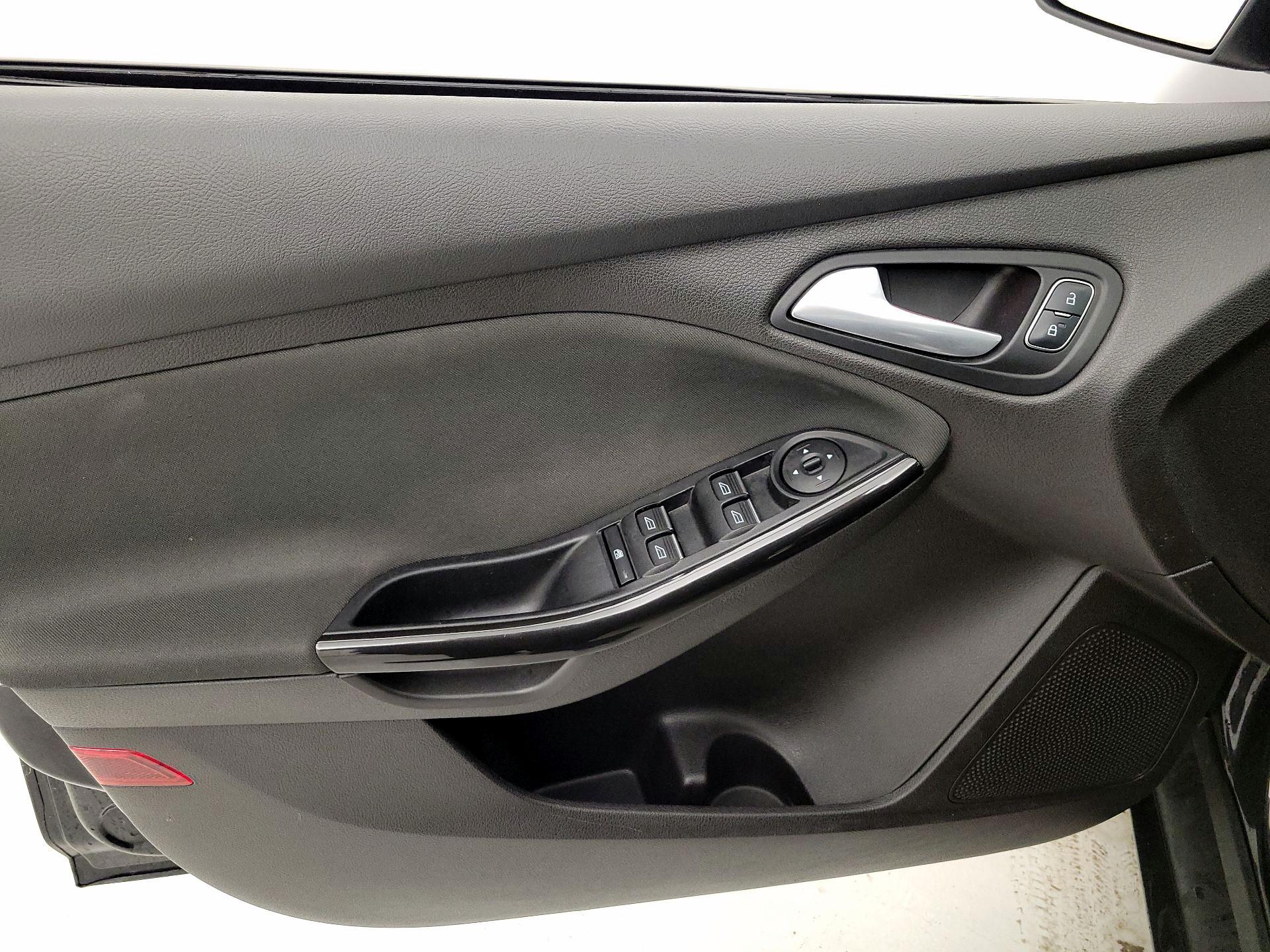 Thumbnail: 2017 Ford Focus - 12