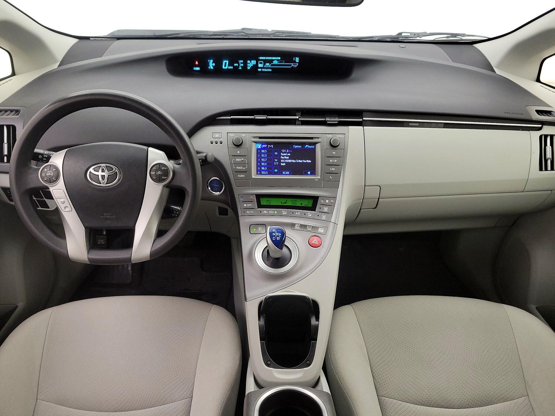 Thumbnail: 2015 Toyota Prius - 9