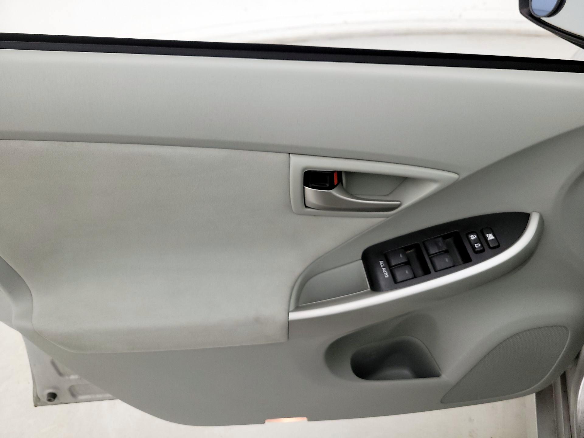 Thumbnail: 2015 Toyota Prius - 12