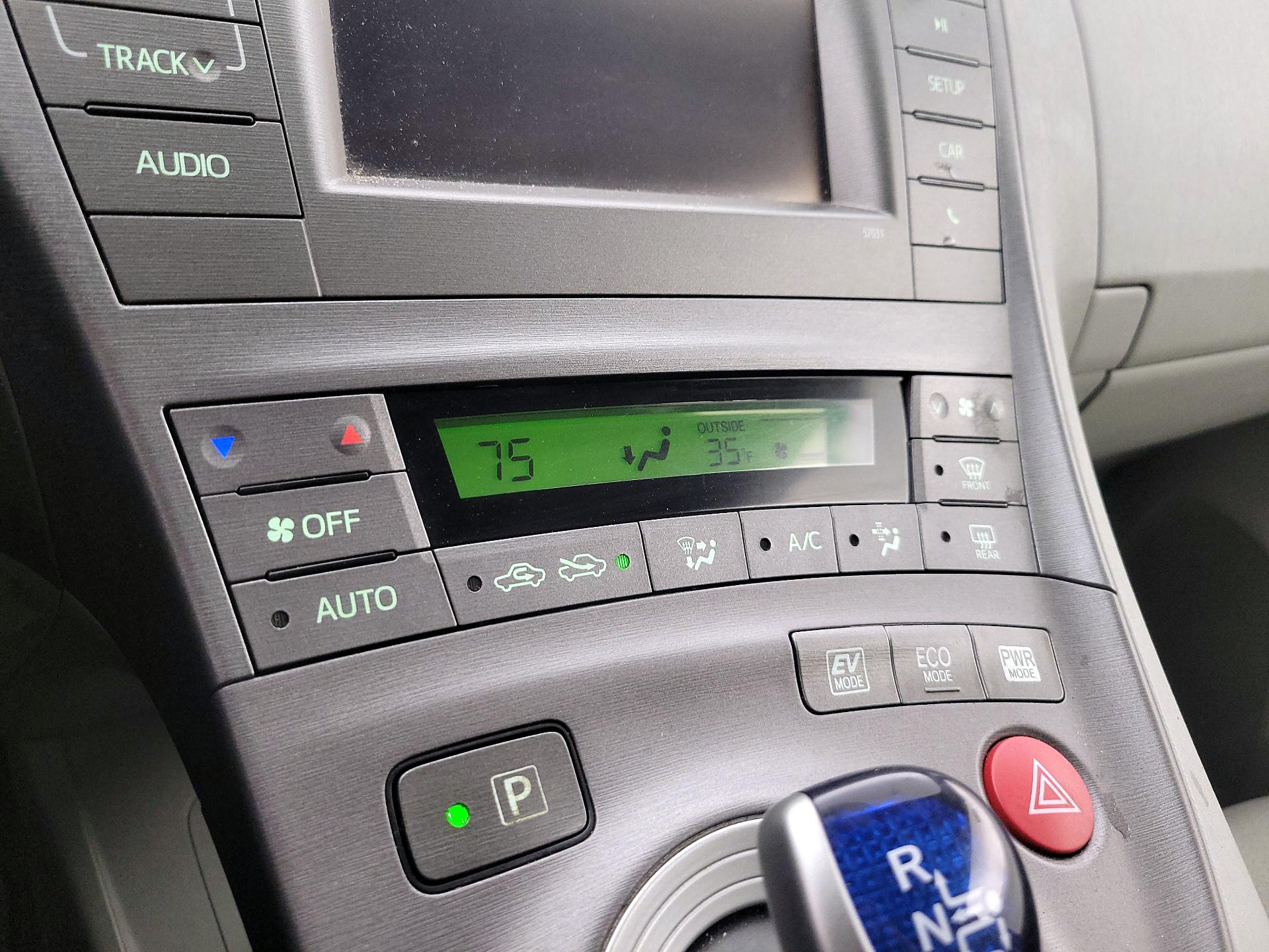 Thumbnail: 2015 Toyota Prius - 16