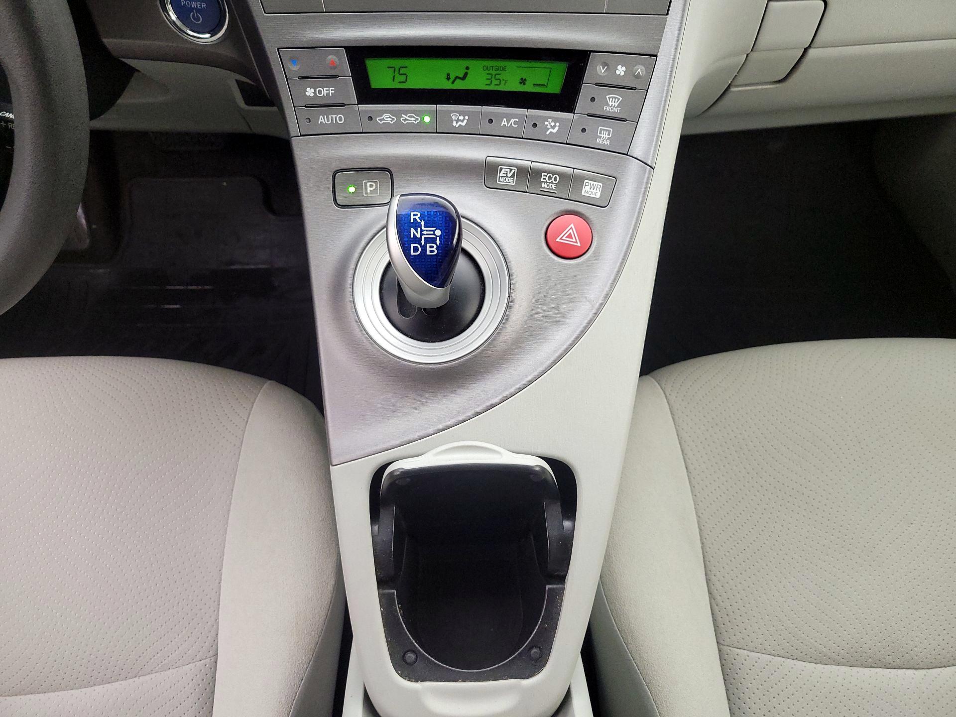 Thumbnail: 2015 Toyota Prius - 17