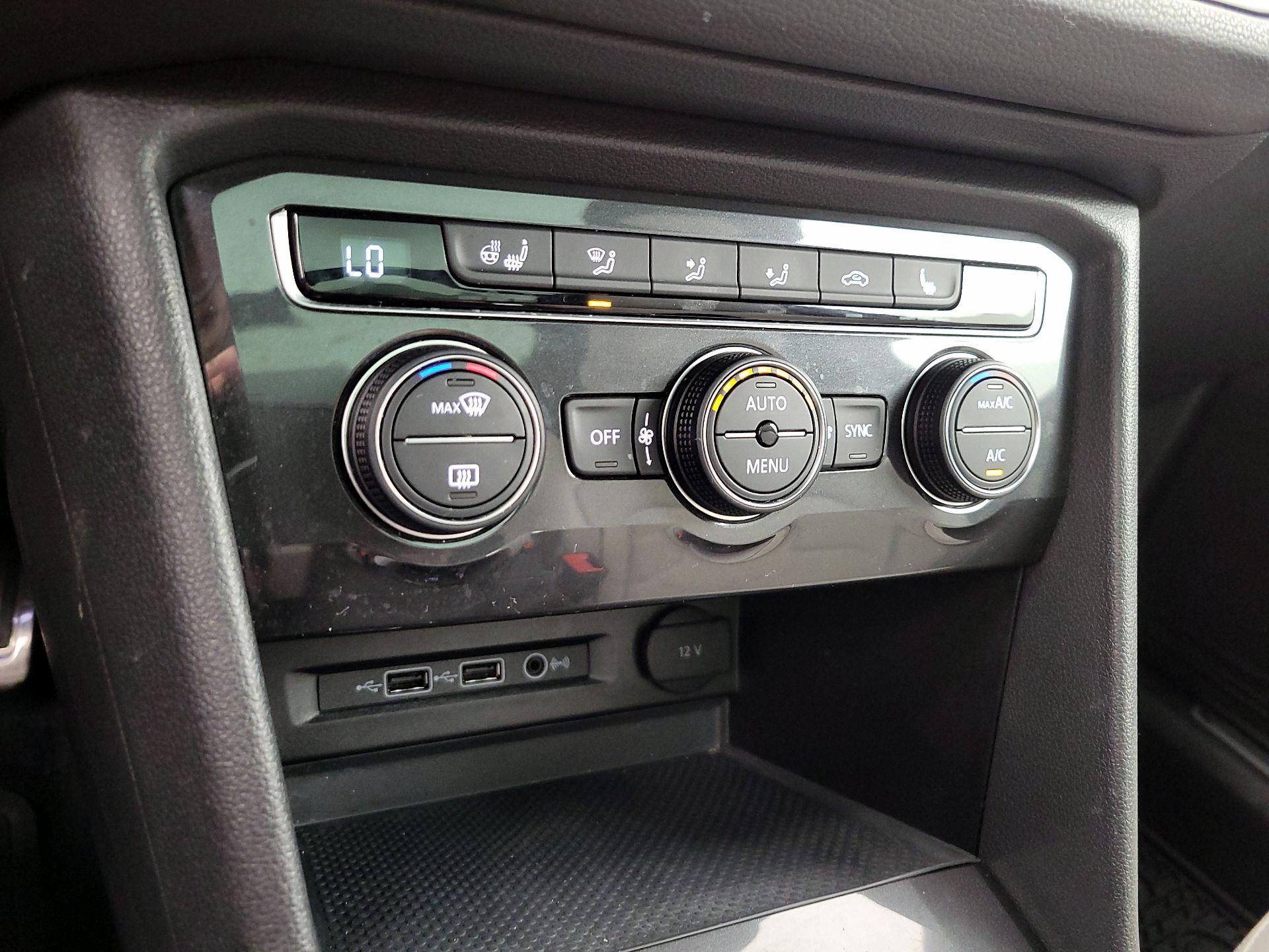 Thumbnail: 2019 Volkswagen Tiguan - 17