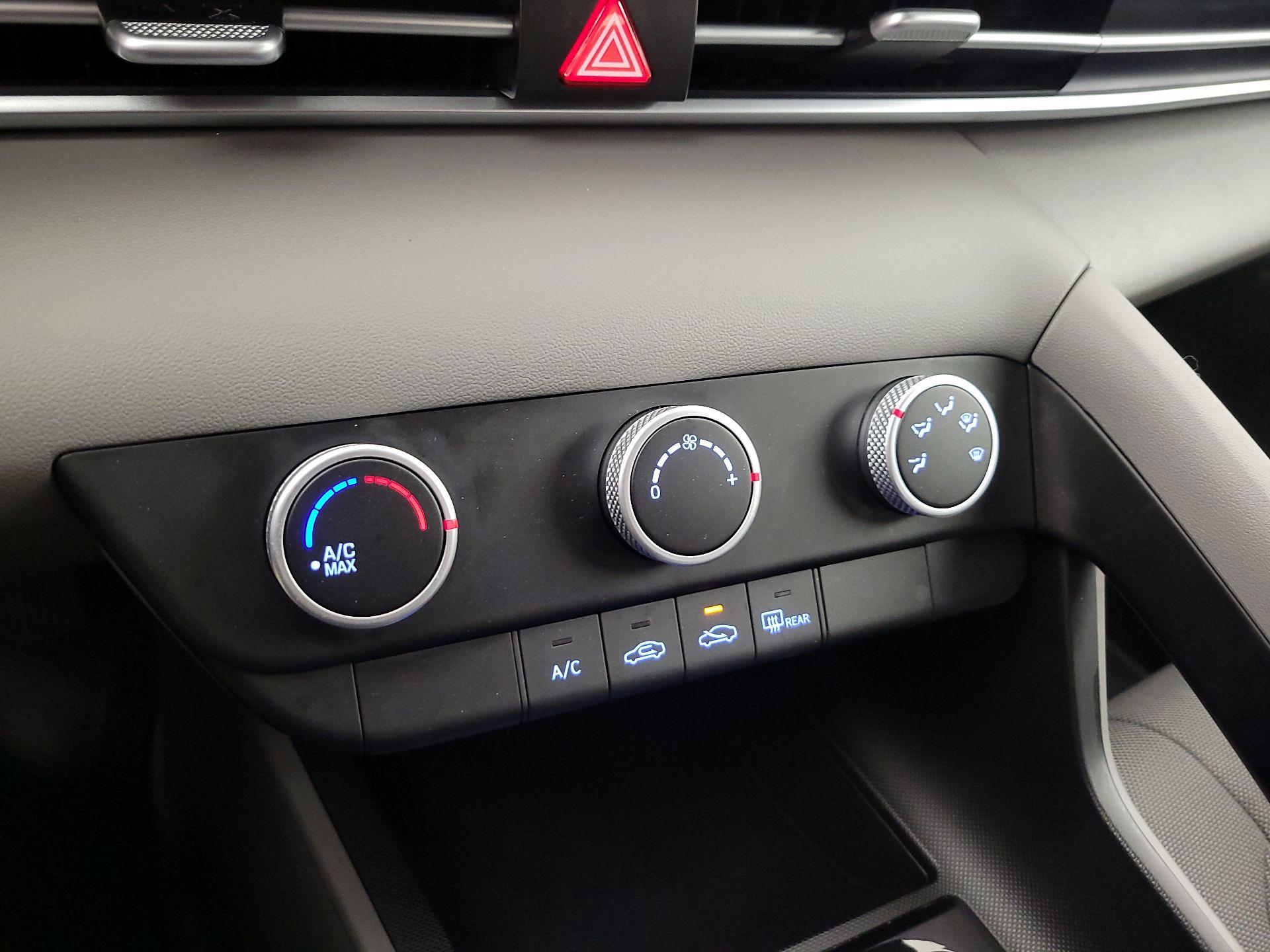 Thumbnail: 2024 Hyundai Elantra - 16