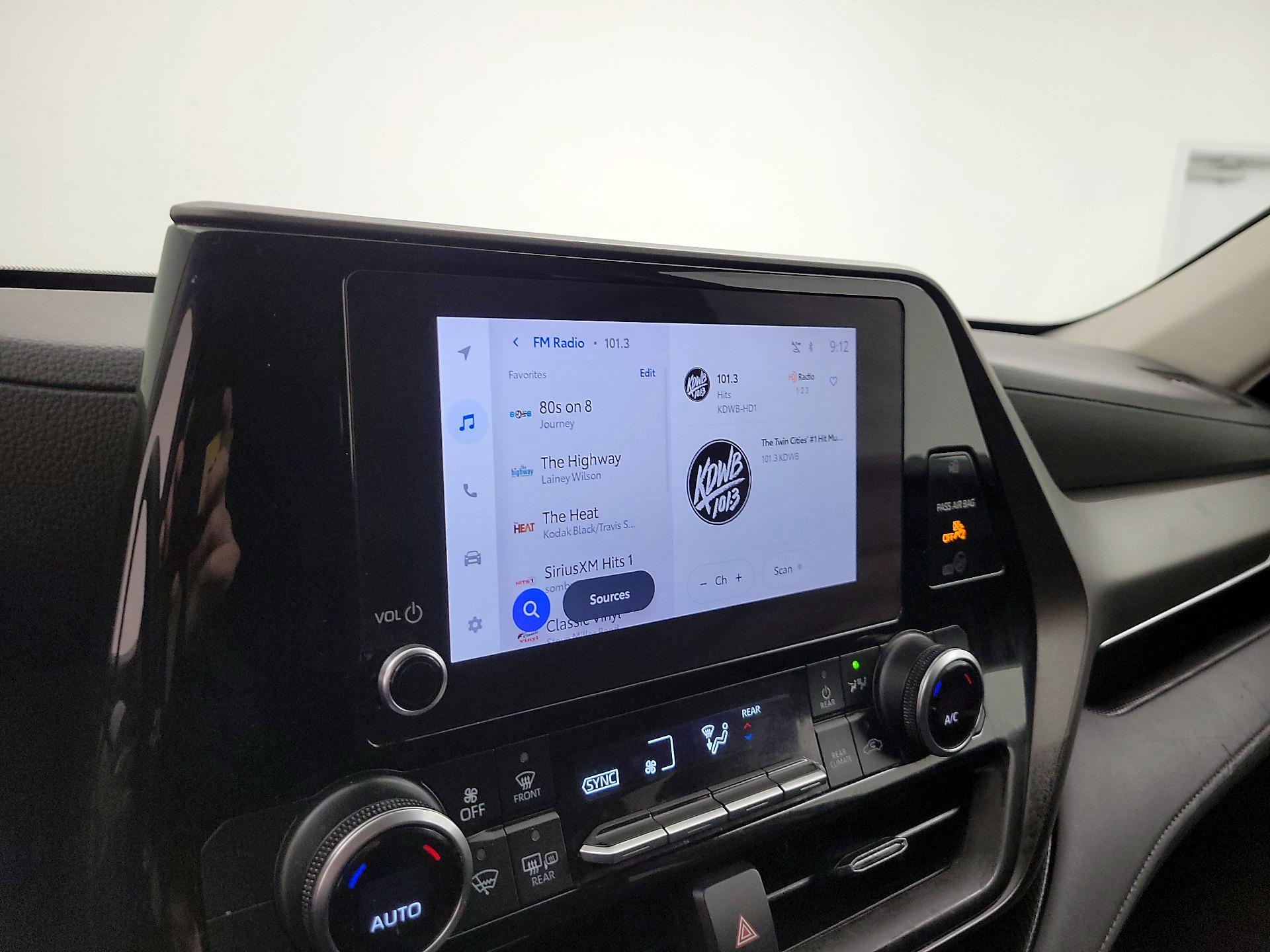 Thumbnail: 2023 Toyota Highlander - 16