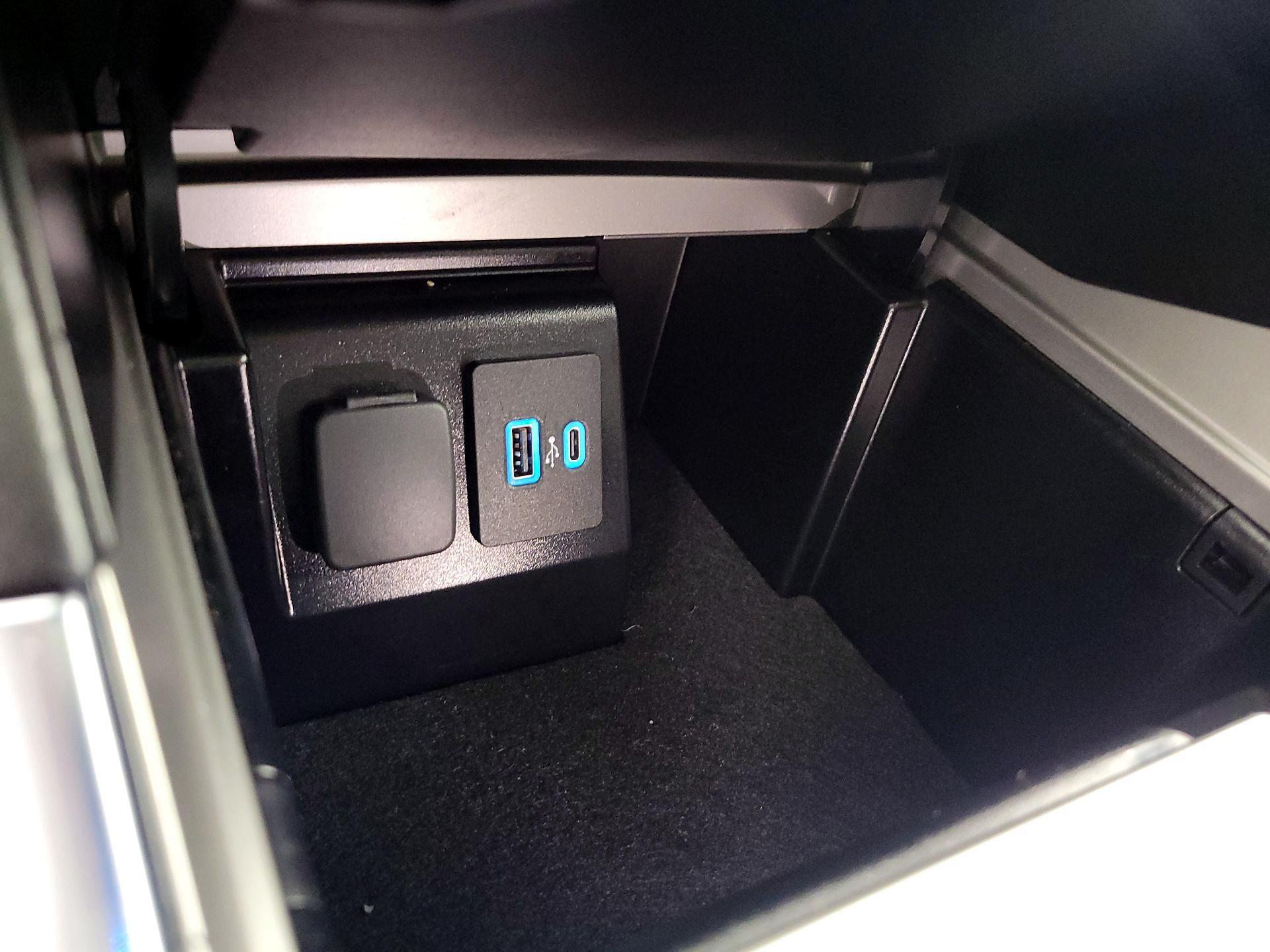 Thumbnail: 2022 Ford Explorer - 19