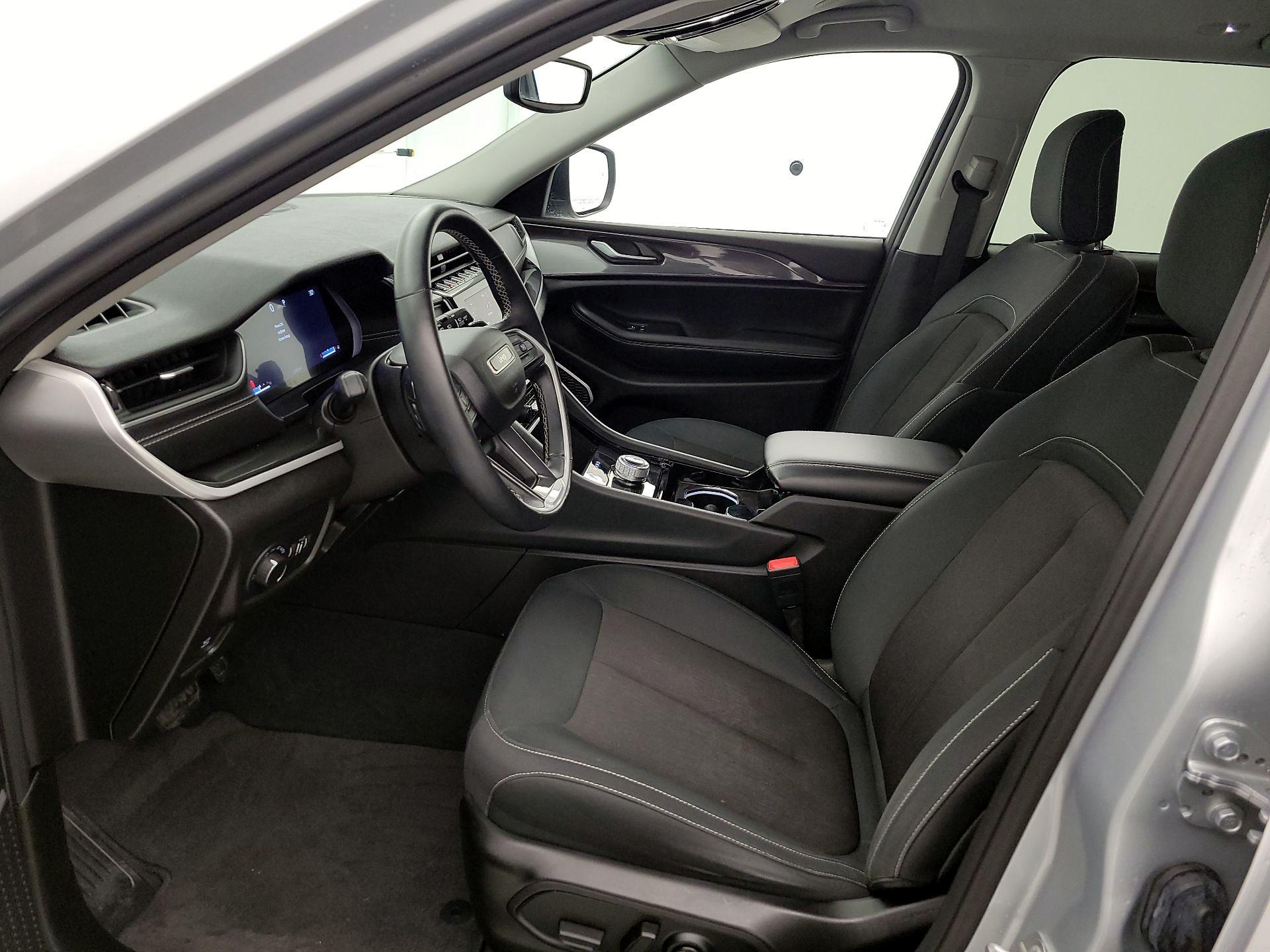 Thumbnail: 2022 Jeep Grand Cherokee - 11