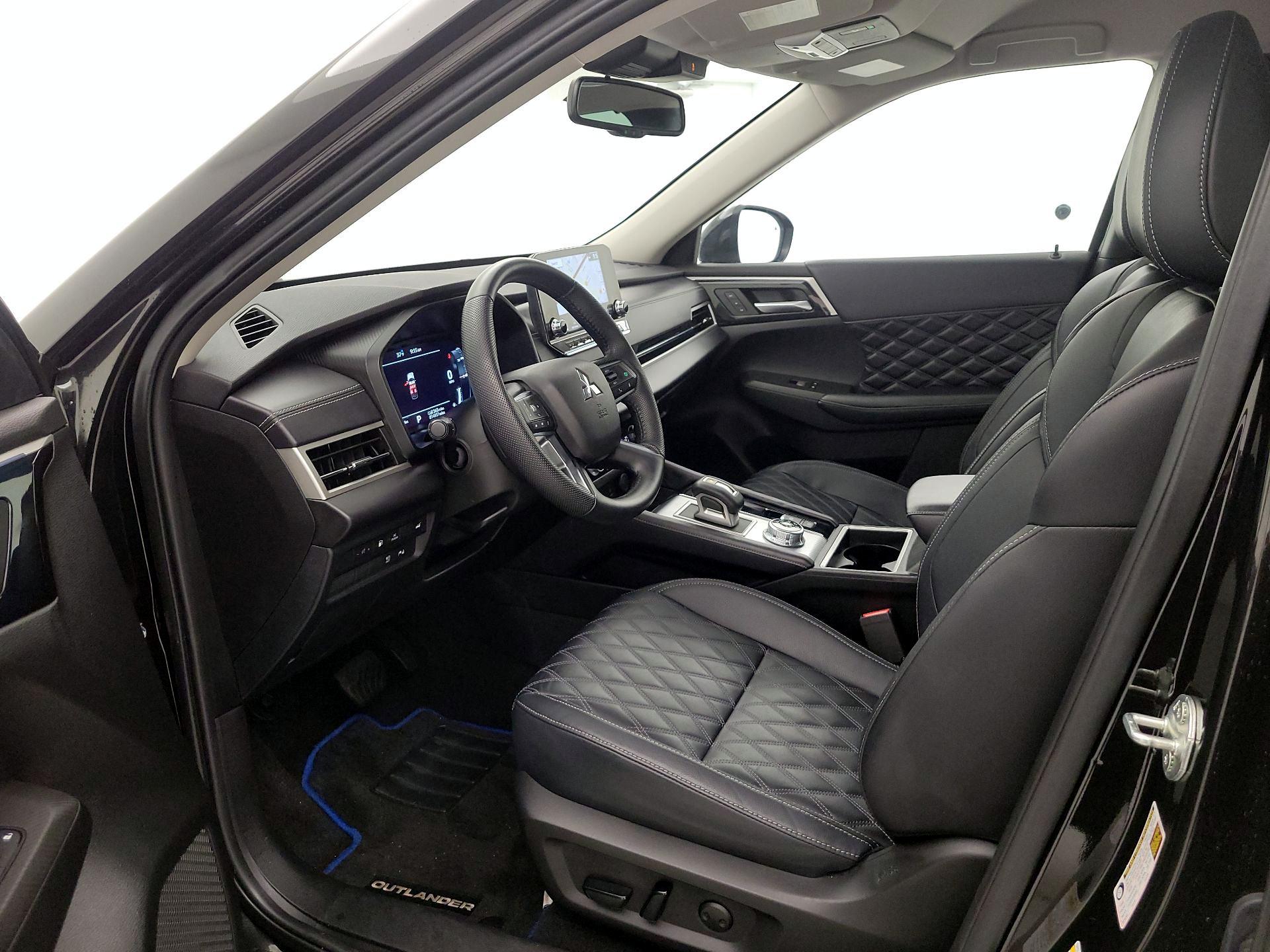 Thumbnail: 2023 Mitsubishi Outlander - 11