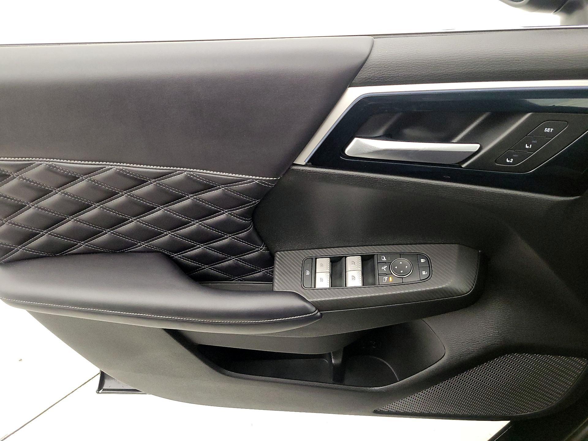 Thumbnail: 2023 Mitsubishi Outlander - 12