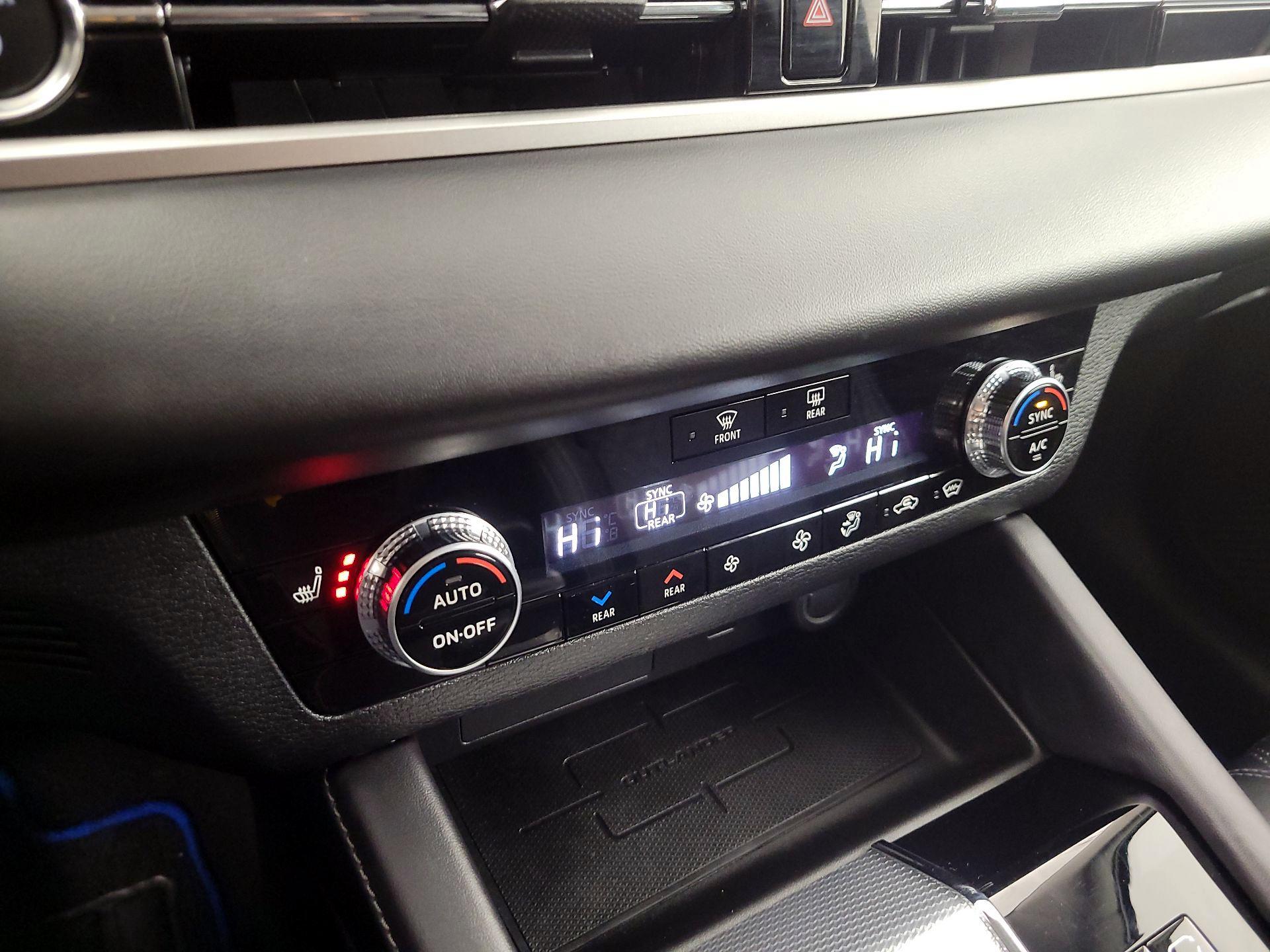 Thumbnail: 2023 Mitsubishi Outlander - 17