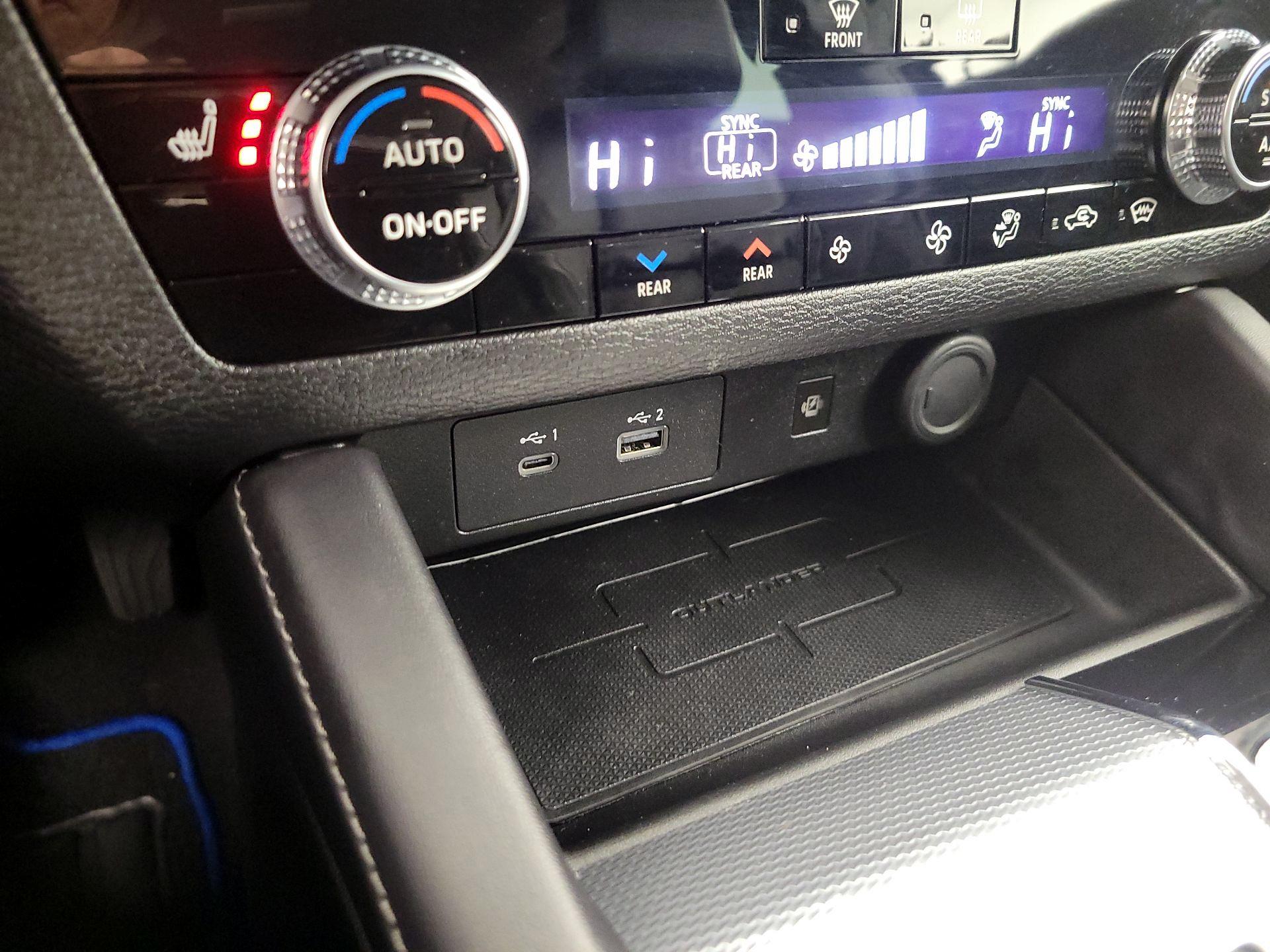 Thumbnail: 2023 Mitsubishi Outlander - 19