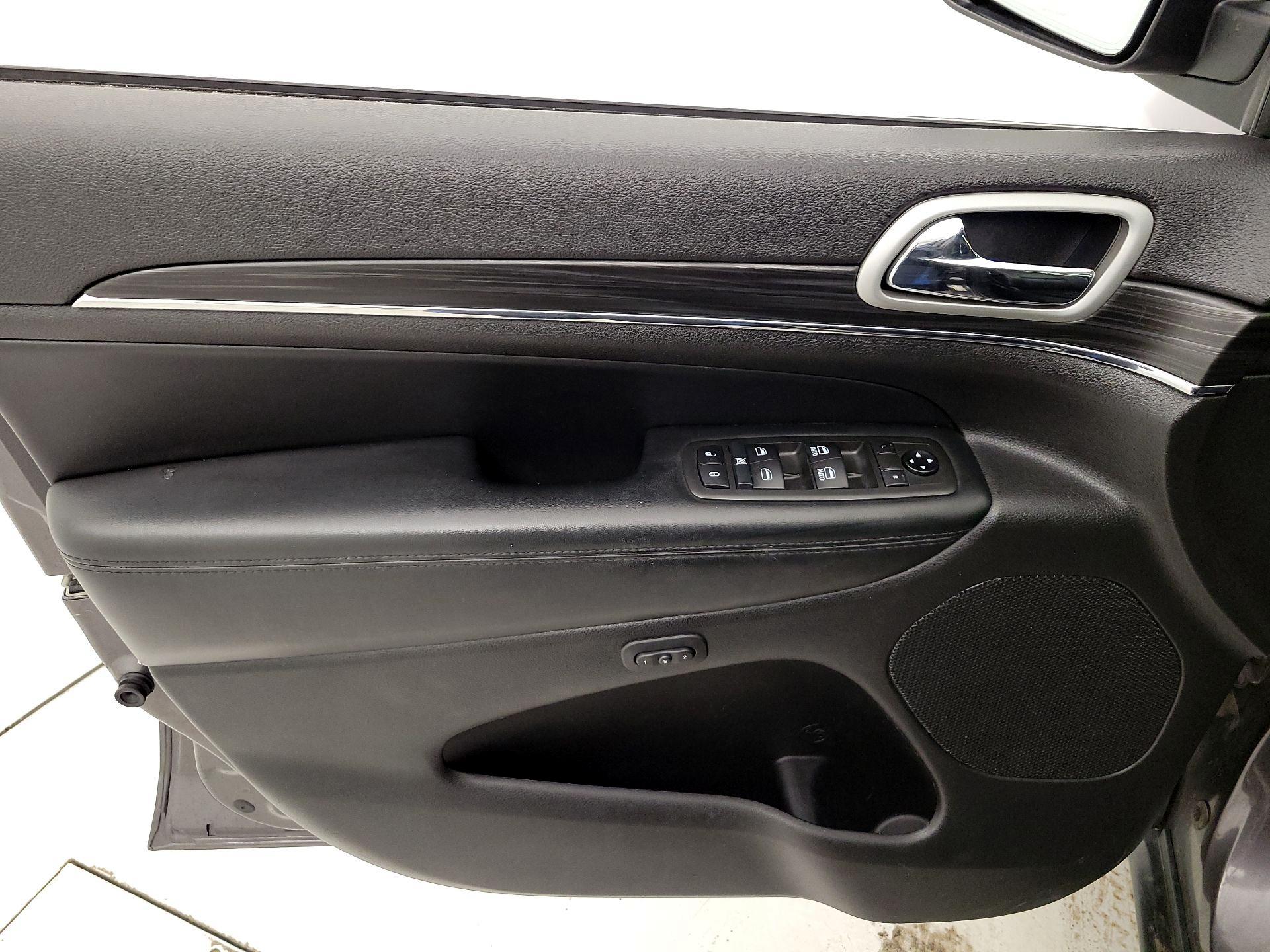 Thumbnail: 2021 Jeep Grand Cherokee - 12