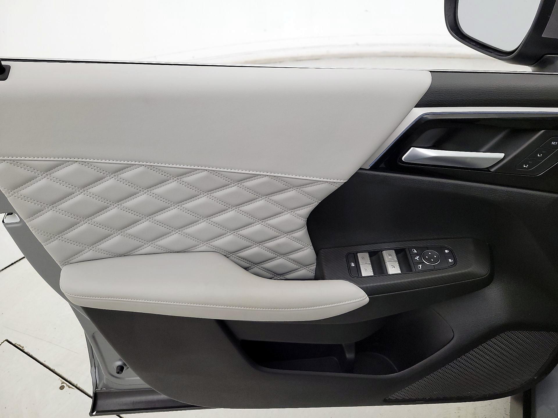 Thumbnail: 2023 Mitsubishi Outlander - 12