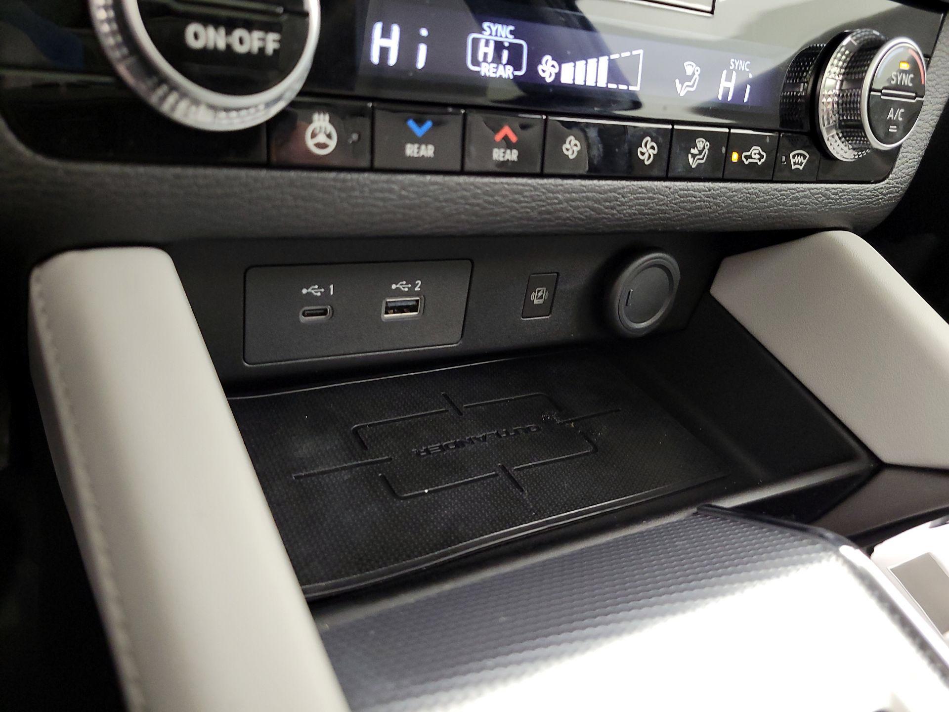 Thumbnail: 2023 Mitsubishi Outlander - 19