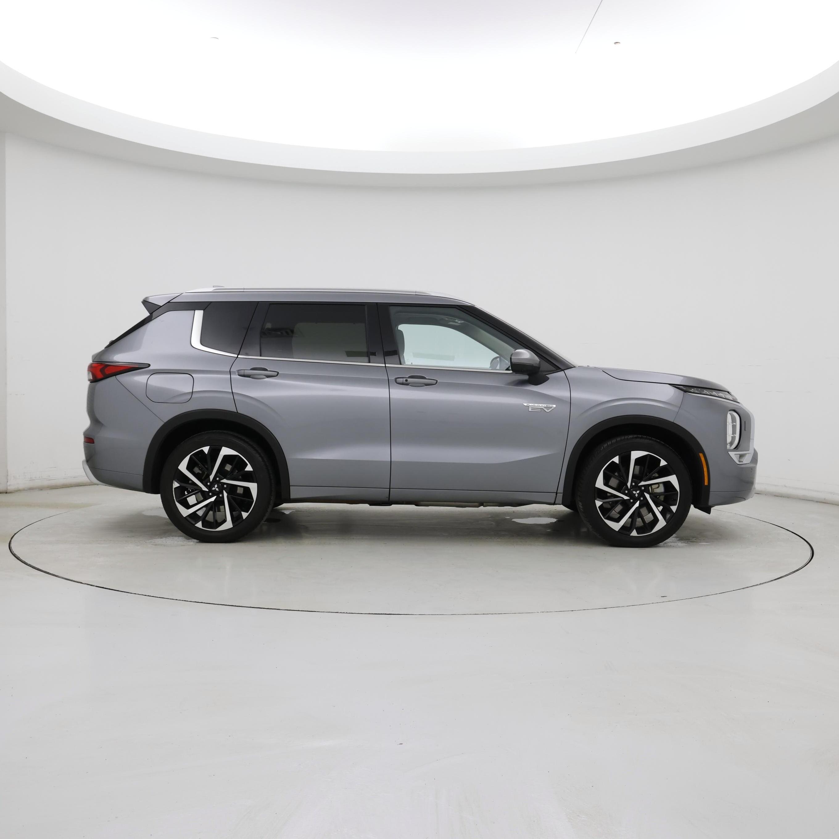Thumbnail: 2023 Mitsubishi Outlander - 7