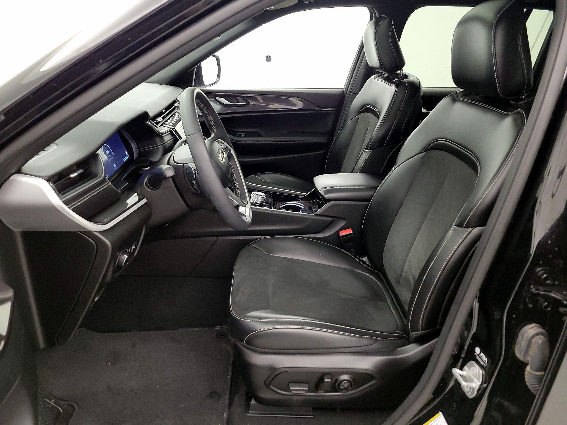 Thumbnail: 2023 Jeep Grand Cherokee - 11