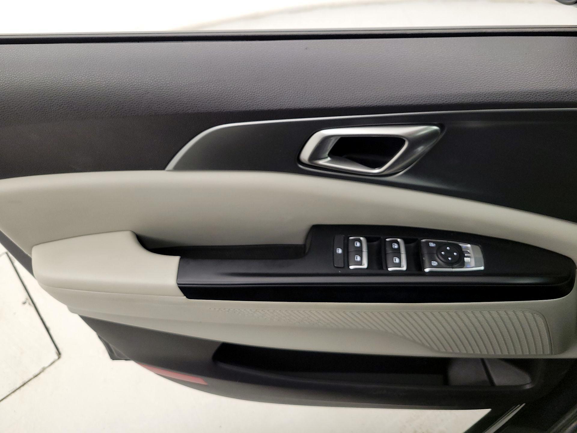 Thumbnail: 2024 Kia Carnival - 12