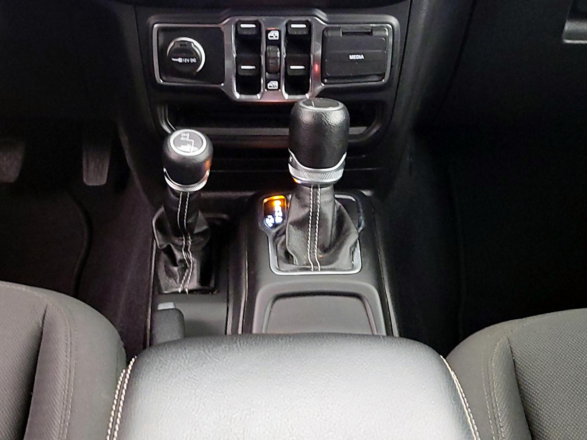 Thumbnail: 2023 Jeep Gladiator - 18