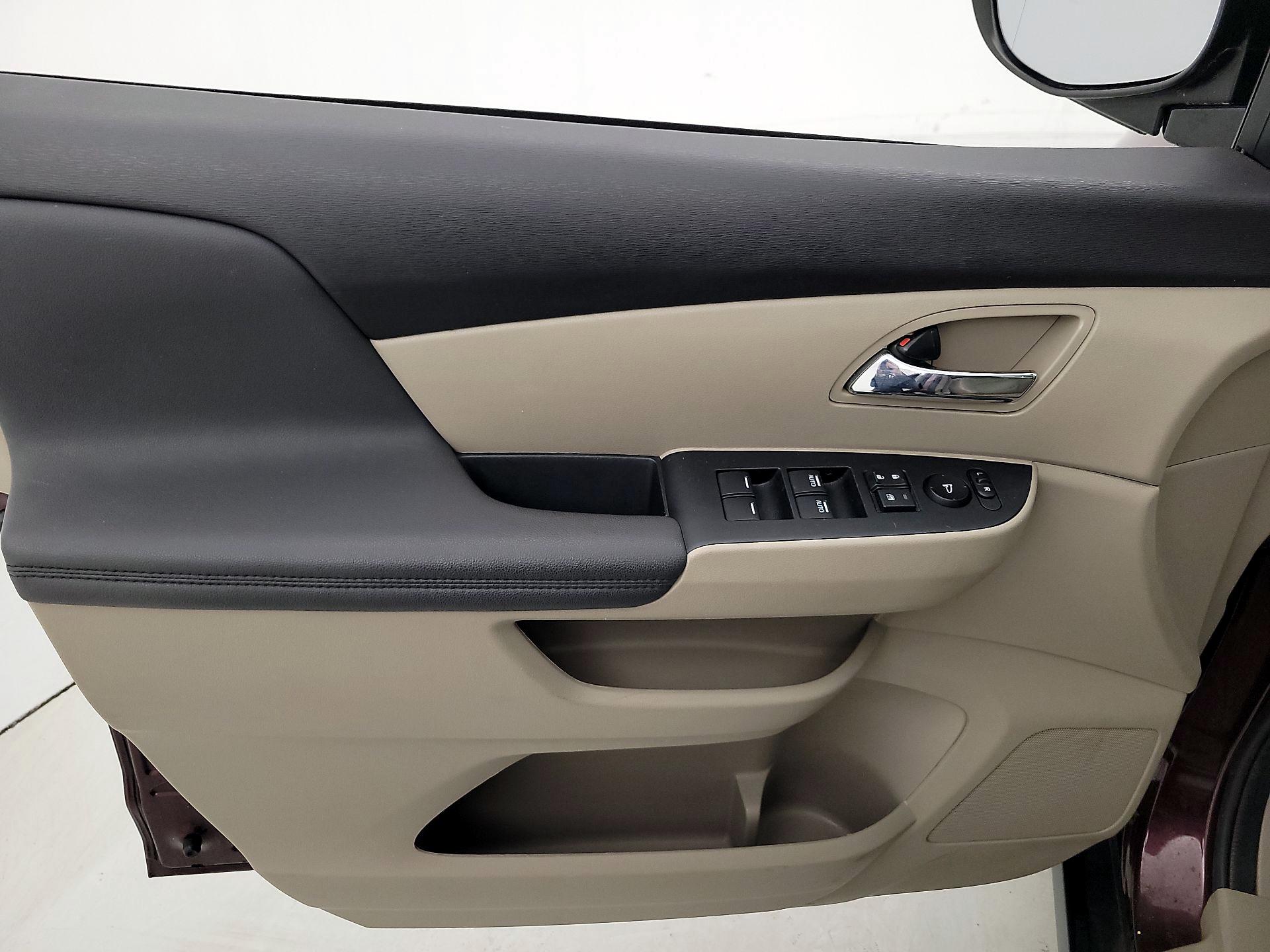 Thumbnail: 2015 Honda Odyssey - 12