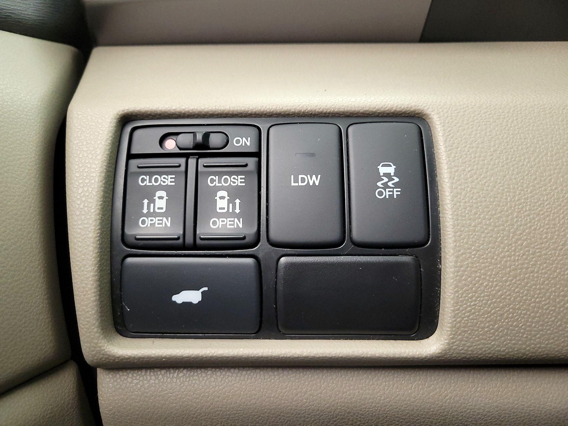 Thumbnail: 2015 Honda Odyssey - 13