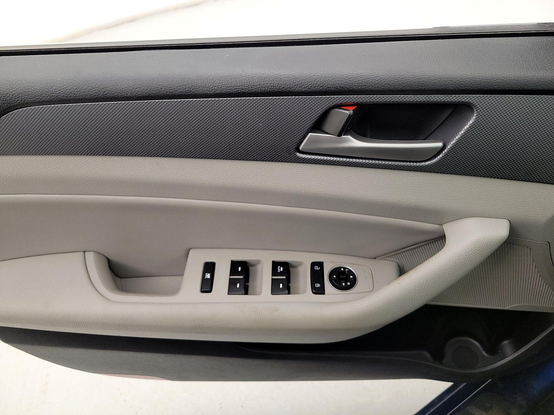 Thumbnail: 2018 Hyundai Sonata - 12