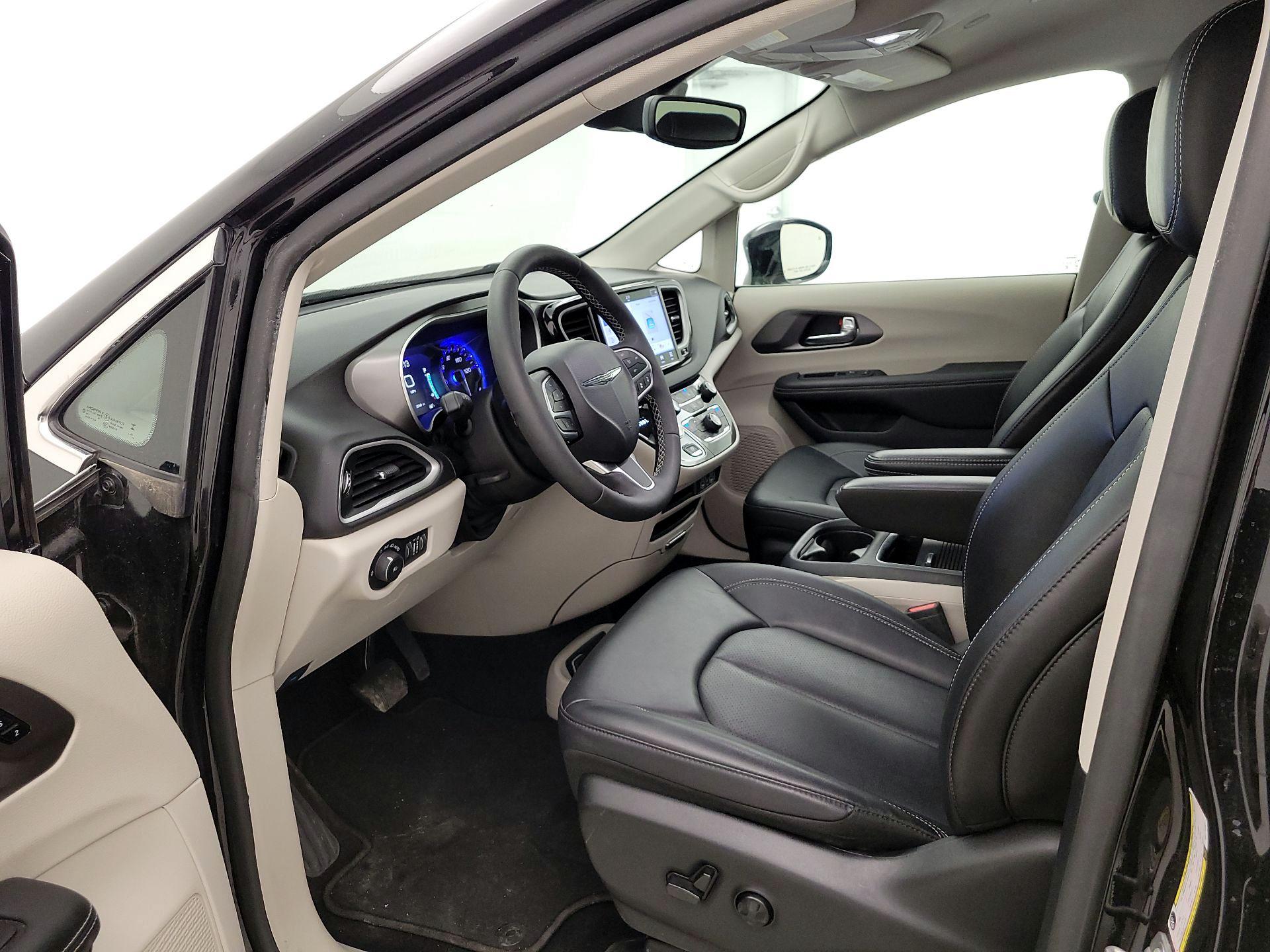 Thumbnail: 2024 Chrysler Pacifica - 11