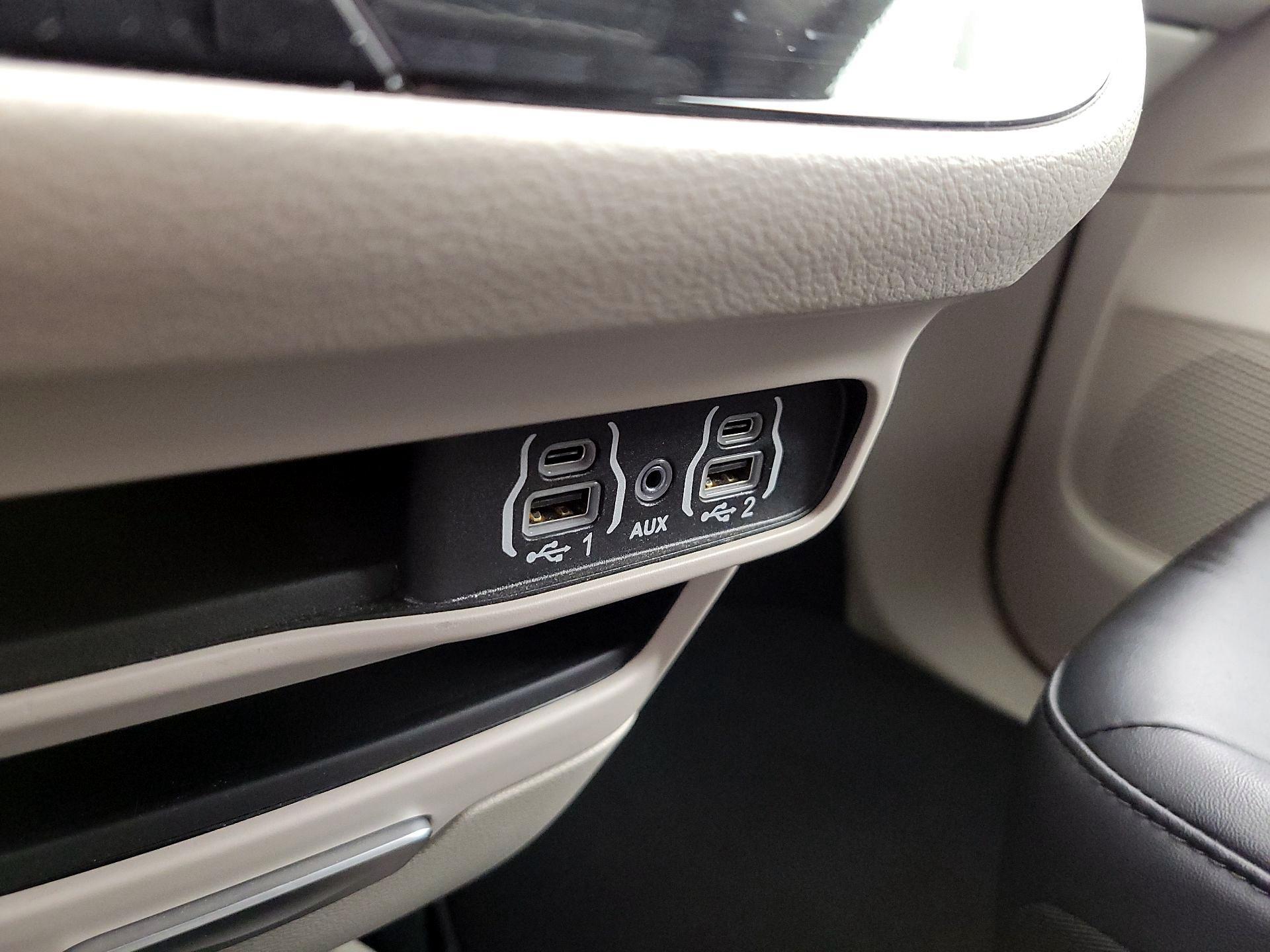 Thumbnail: 2024 Chrysler Pacifica - 18