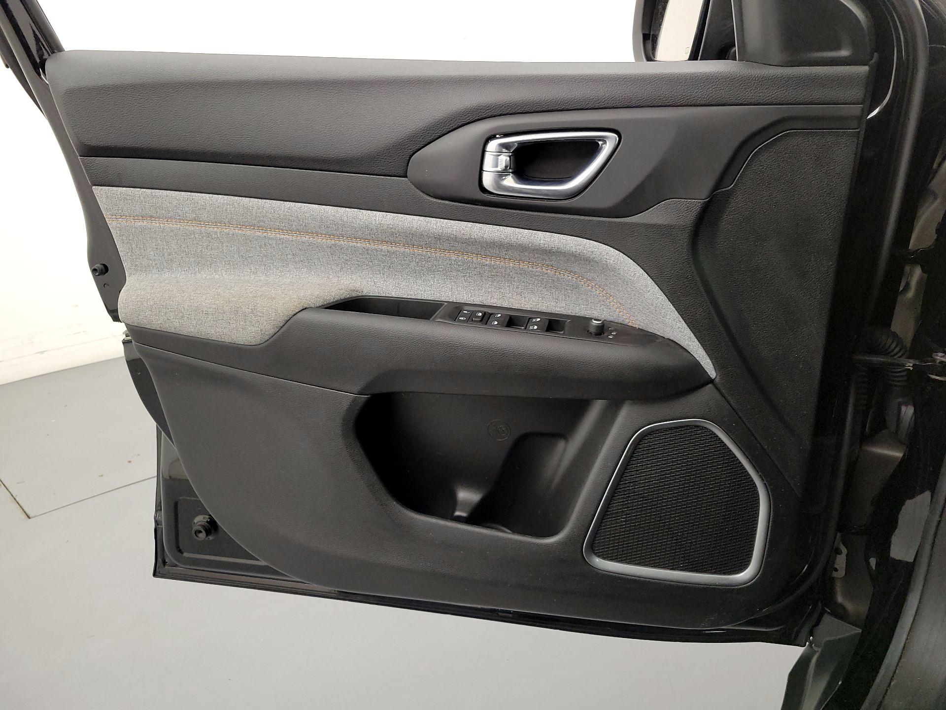 Thumbnail: 2022 Jeep Compass - 12