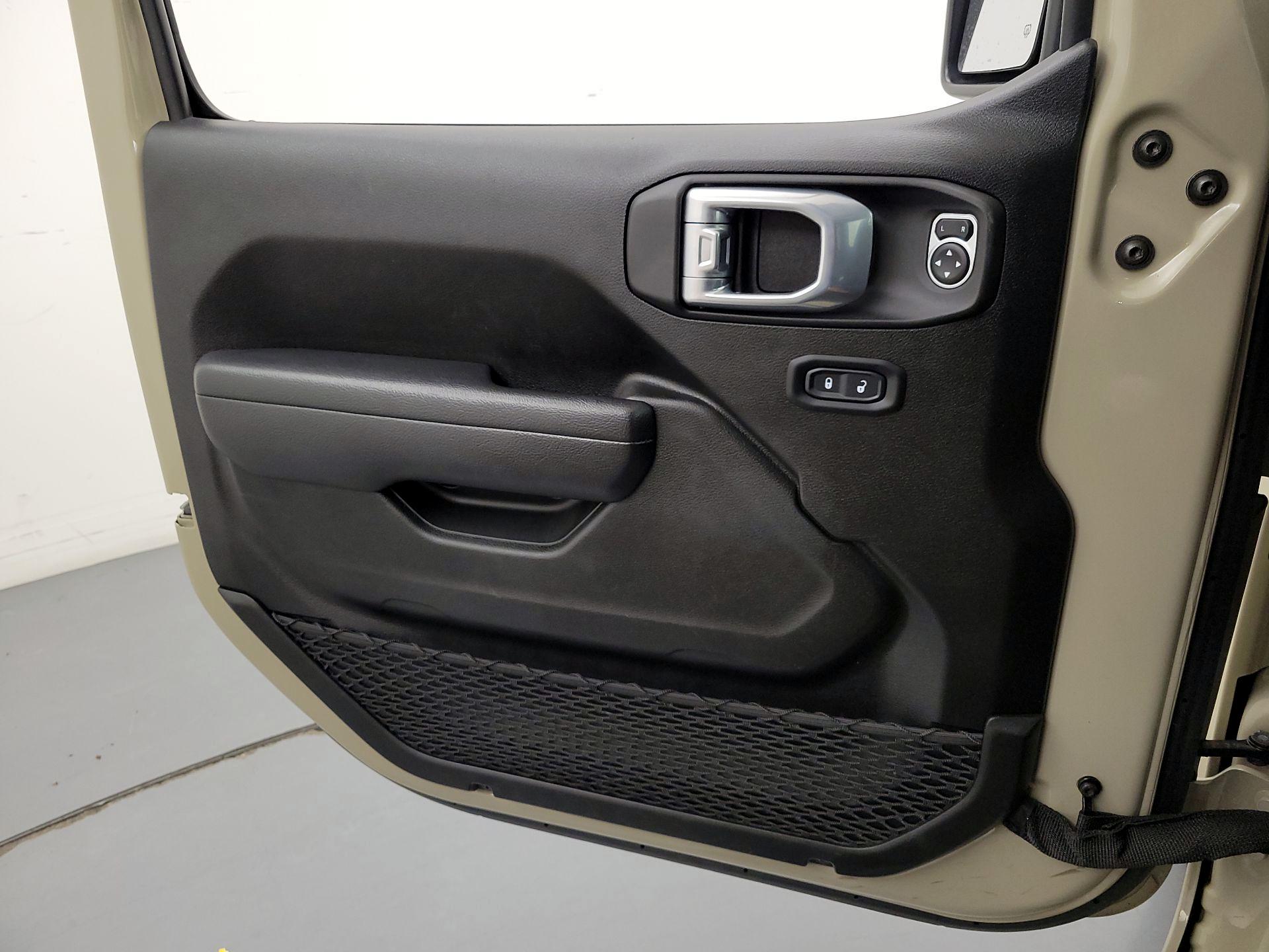 Thumbnail: 2022 Jeep Gladiator - 12