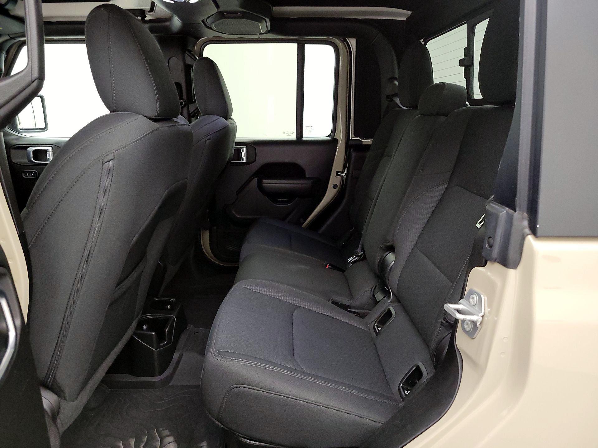 Thumbnail: 2022 Jeep Gladiator - 19