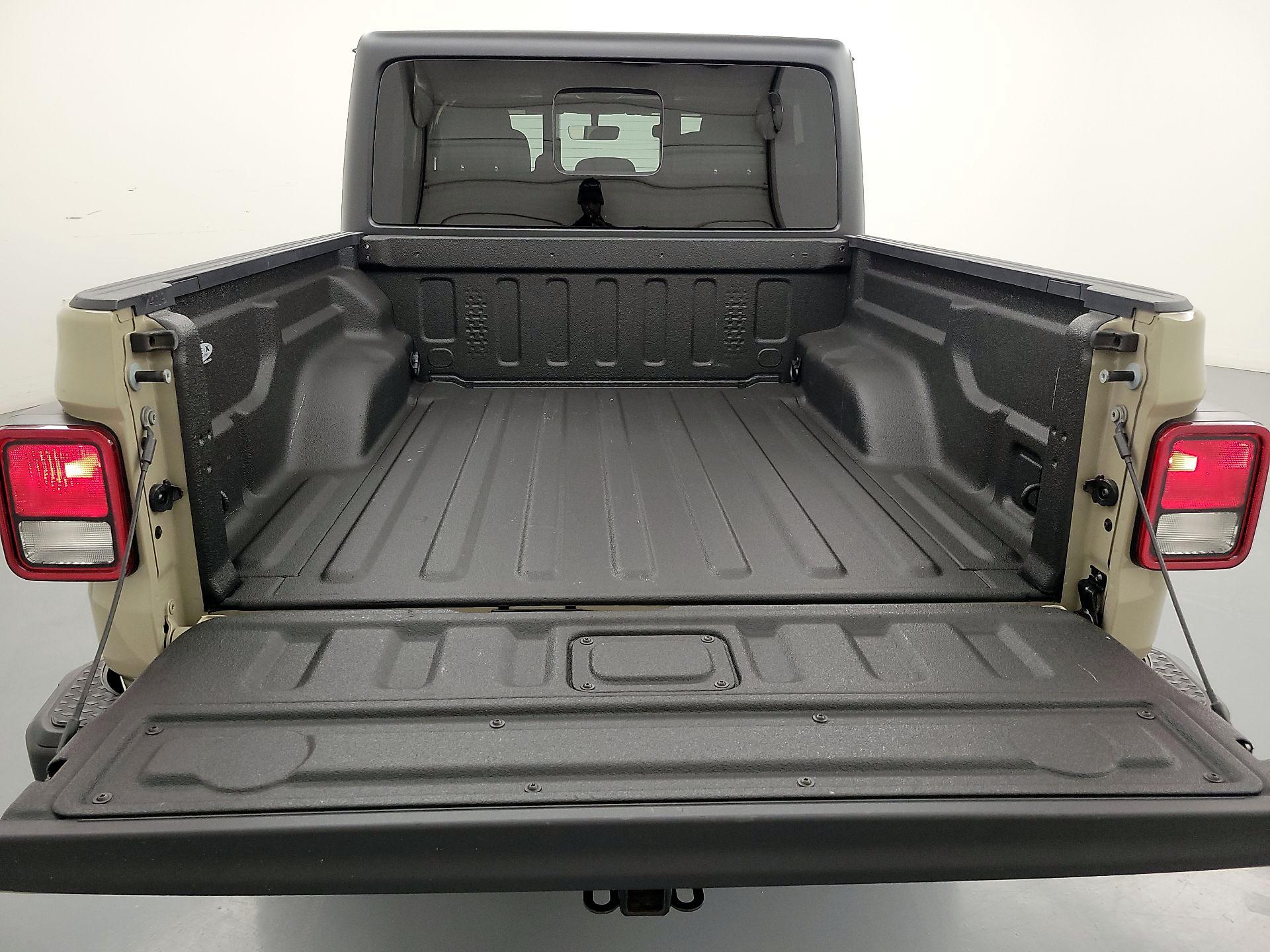 Thumbnail: 2022 Jeep Gladiator - 20